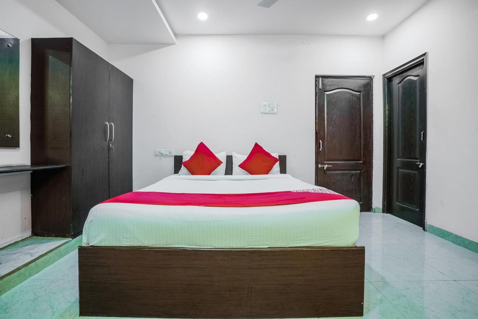 Hotel O Mint Leaves Near Alcazar Mall