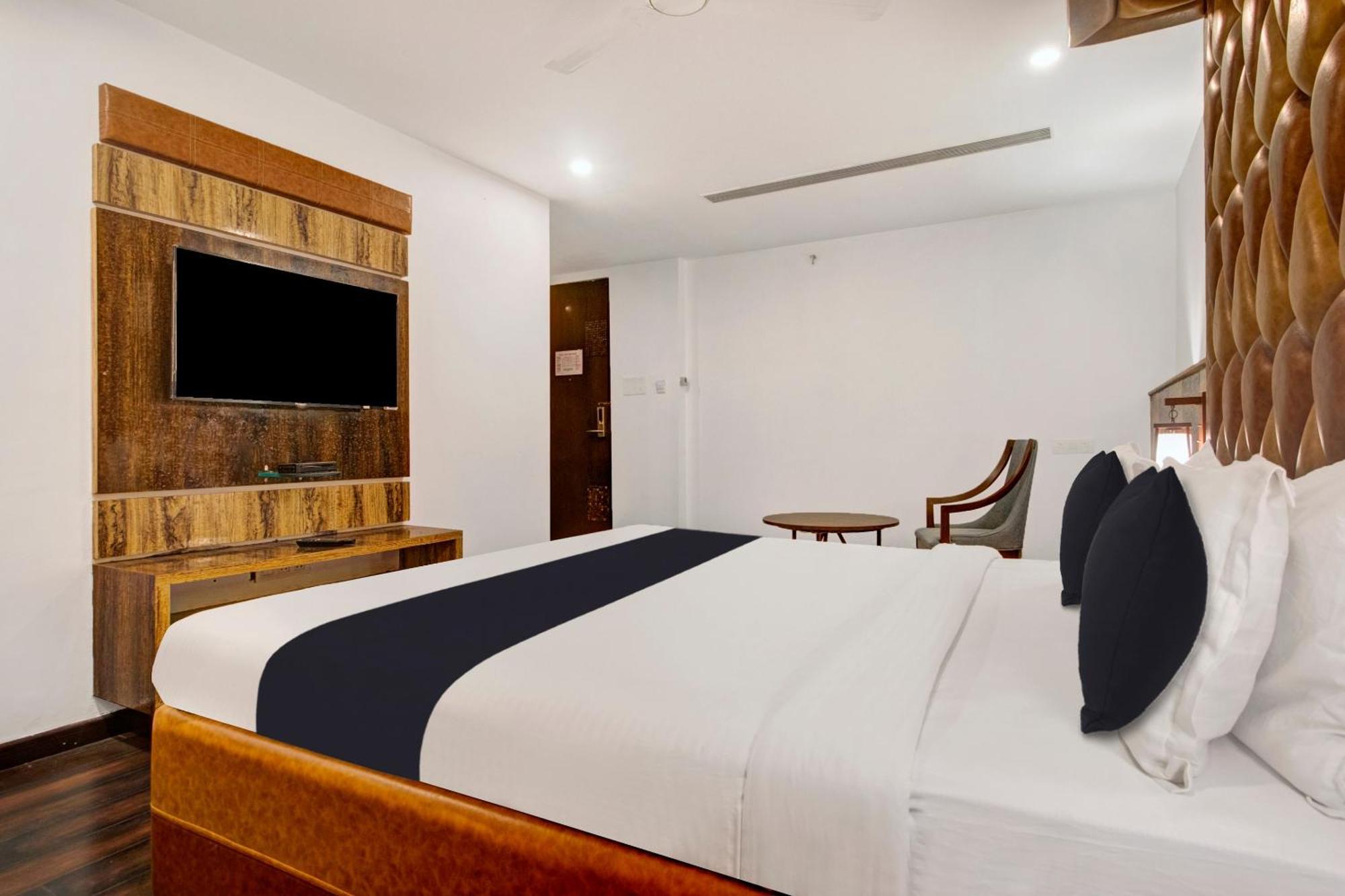 Hotel O Oak Whiteridge Near L.v Prasad & Basava Tharakam Hospital Banjara Hills