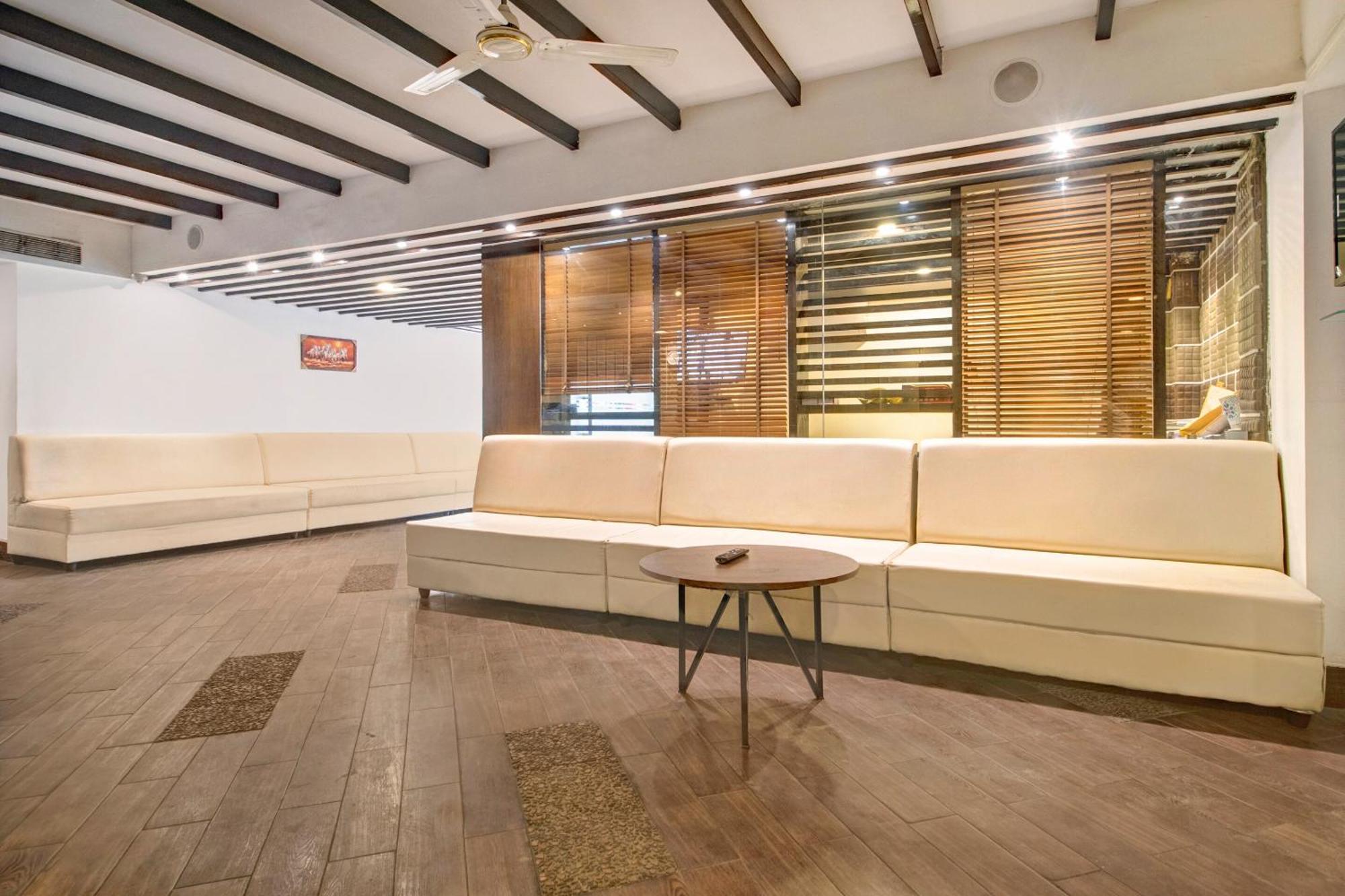 O Oak Whiteridge Near L.v Prasad & Basava Tharakam Hospital Banjara Hills Hotel Hyderabad