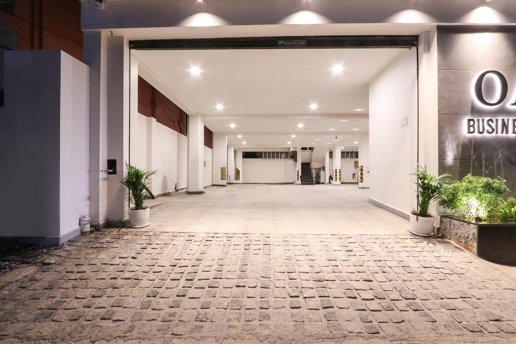 Townhouse Oak Indigo Business Hotel 3*