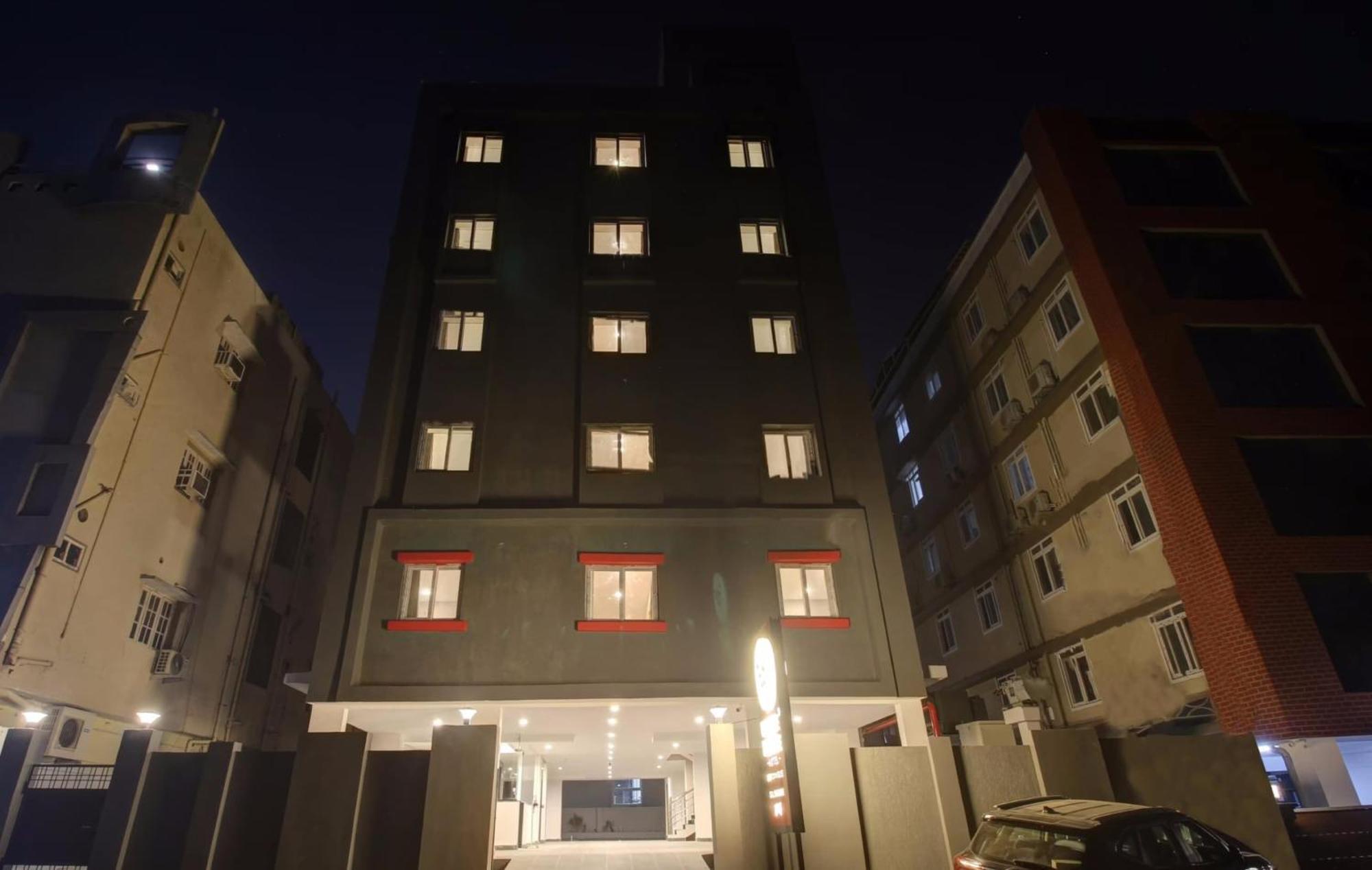 Super Townhouse Whiteridge Gachibowli Near Aig Hospital Hotel 4*