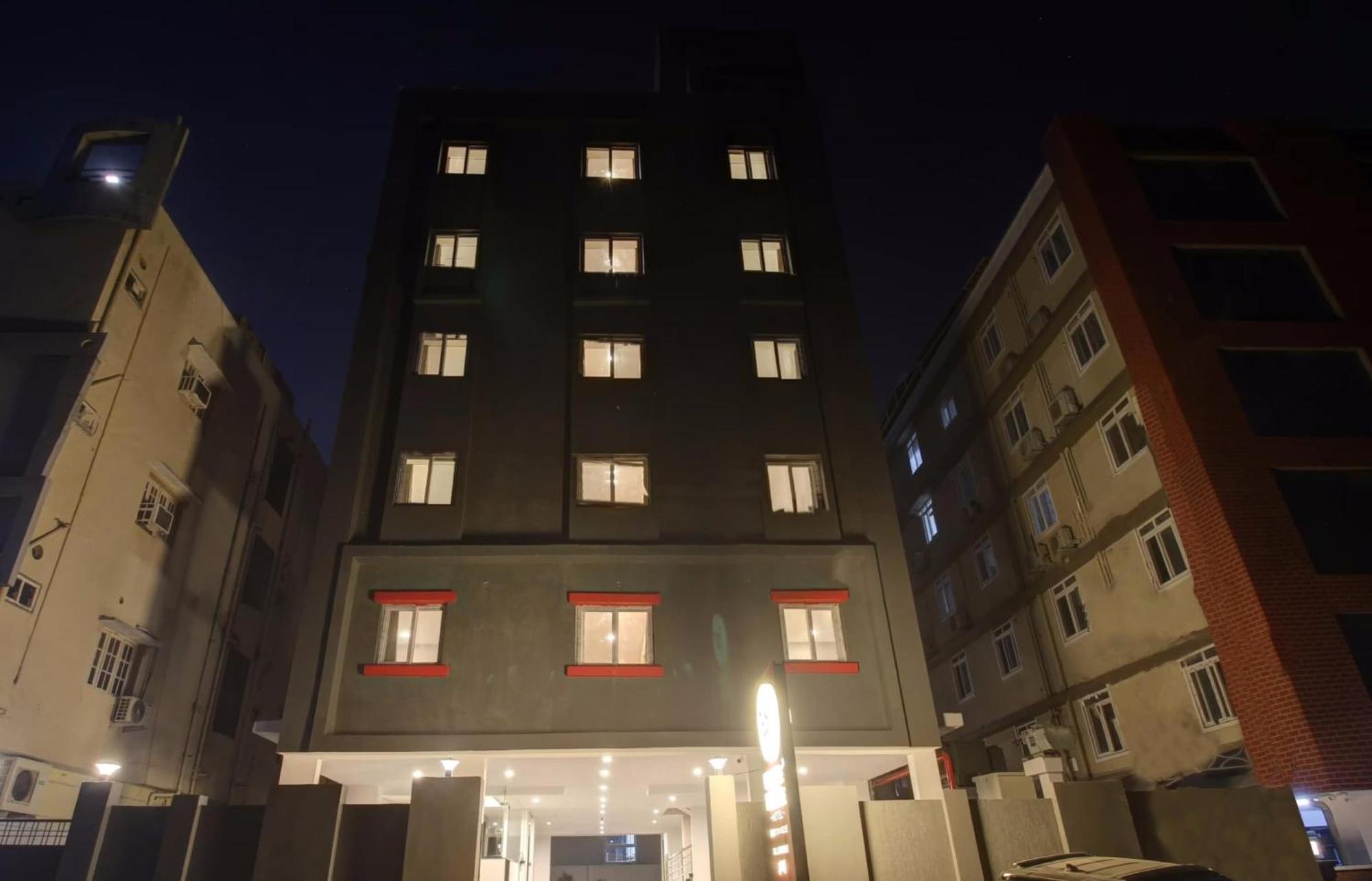Hotel Super Townhouse Whiteridge Gachibowli Near Aig Hospital 4*