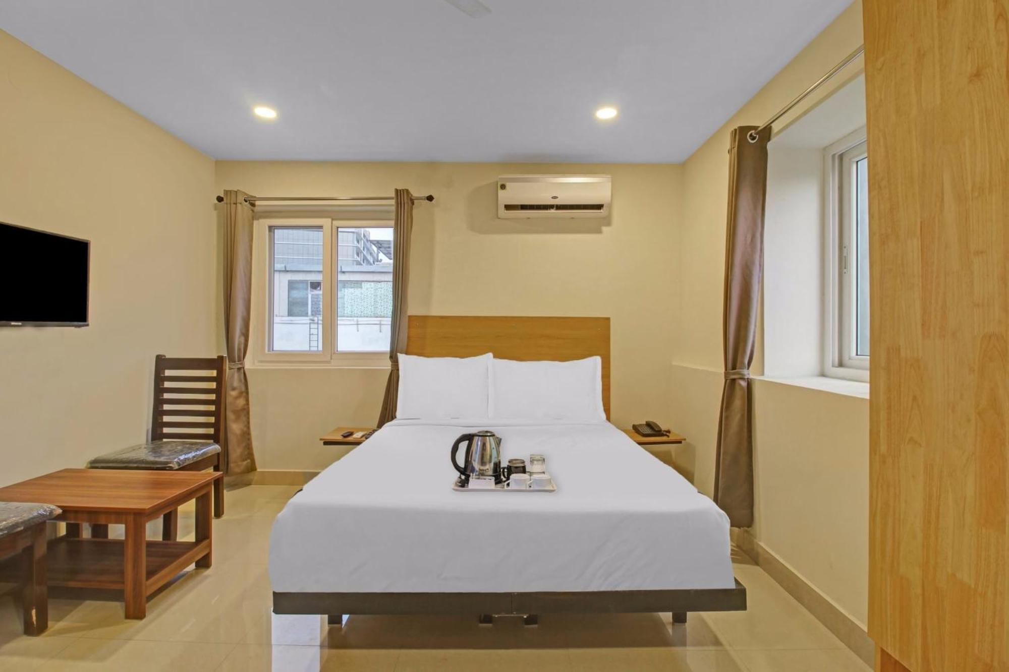 Super Townhouse Whiteridge Gachibowli Near Aig Hospital Hyderabad