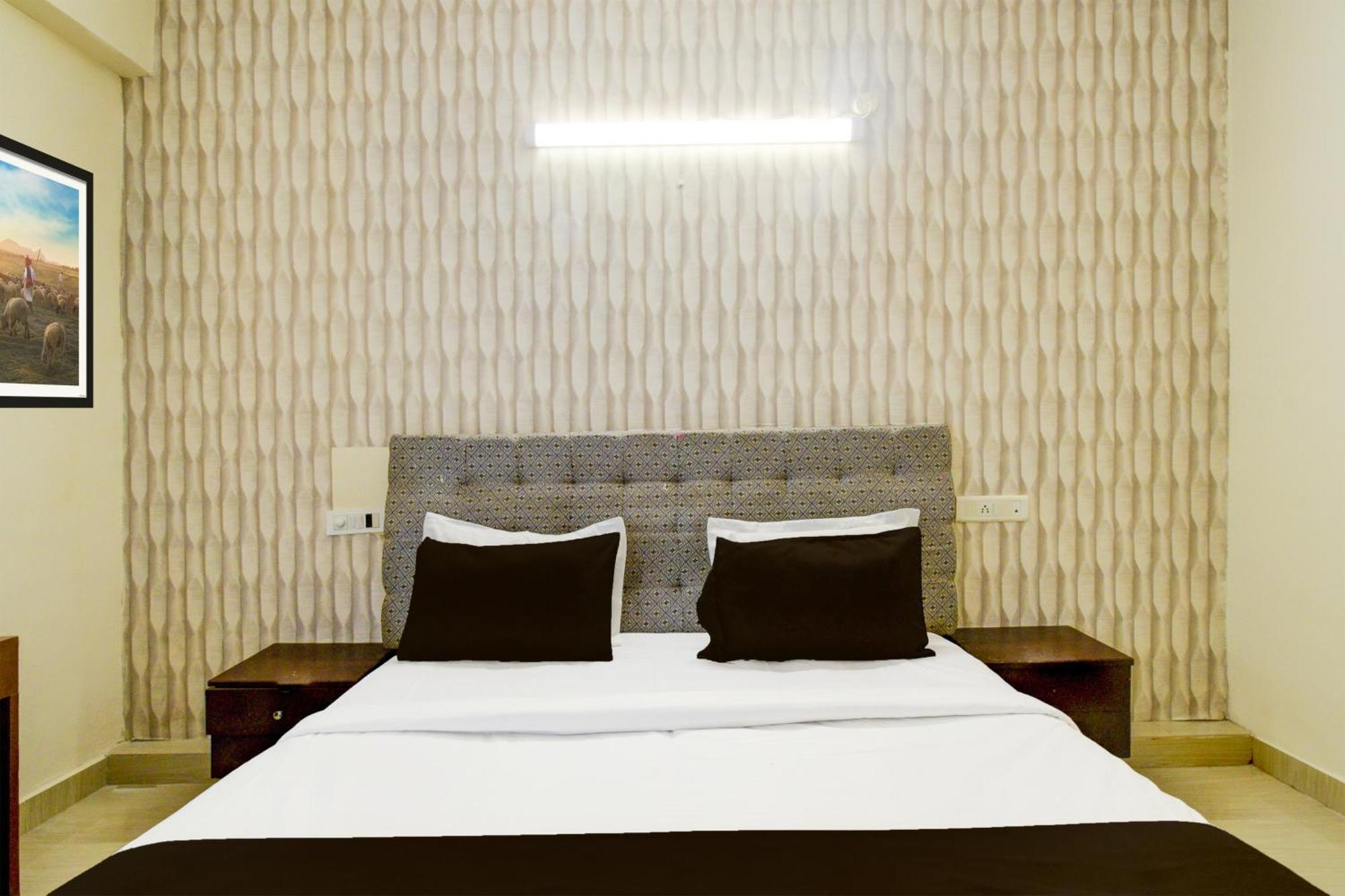 Collection O Peddamma Gudi Formerly Loyal Suits Hotel 3*