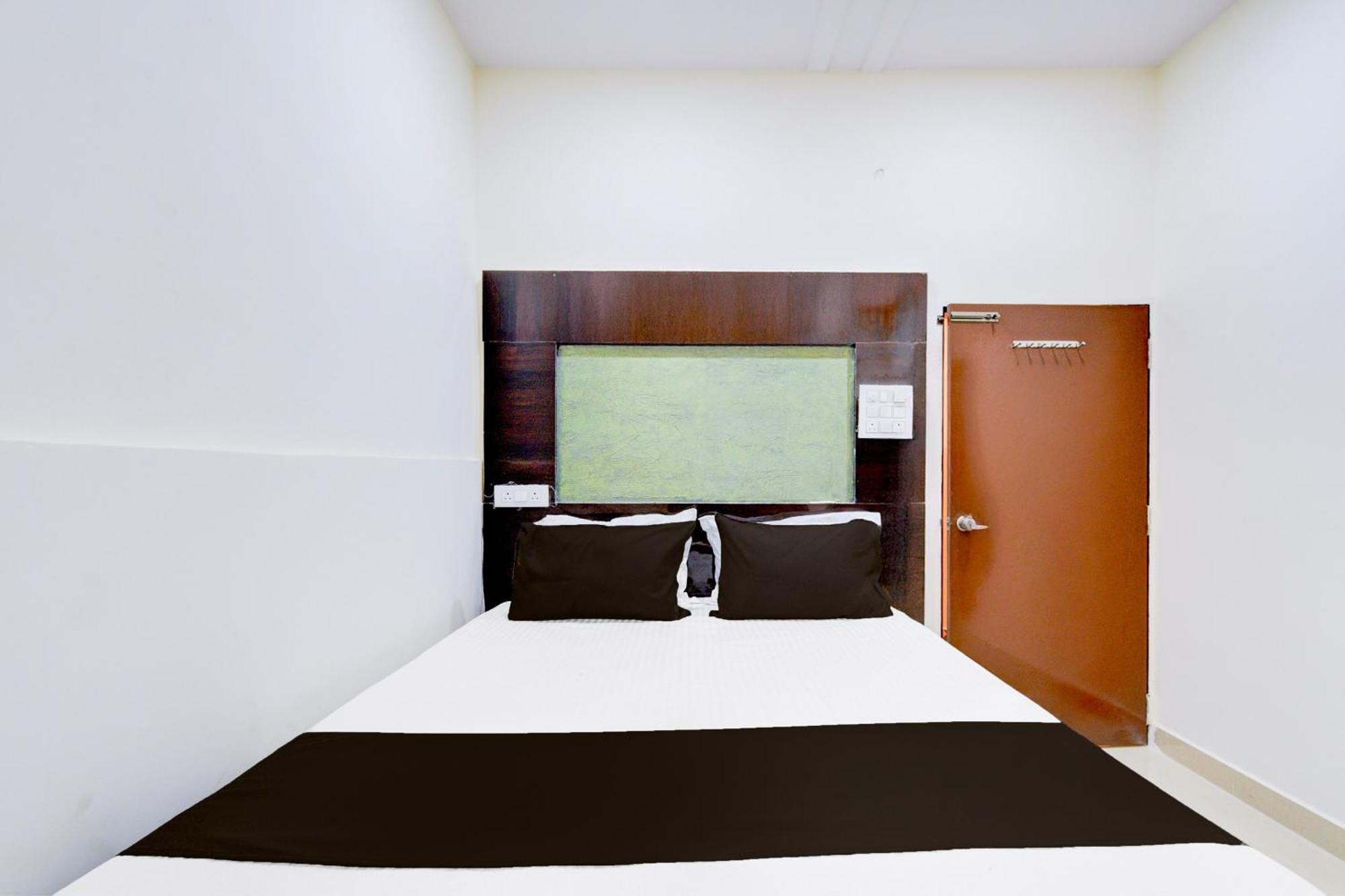 Hotel O Everest