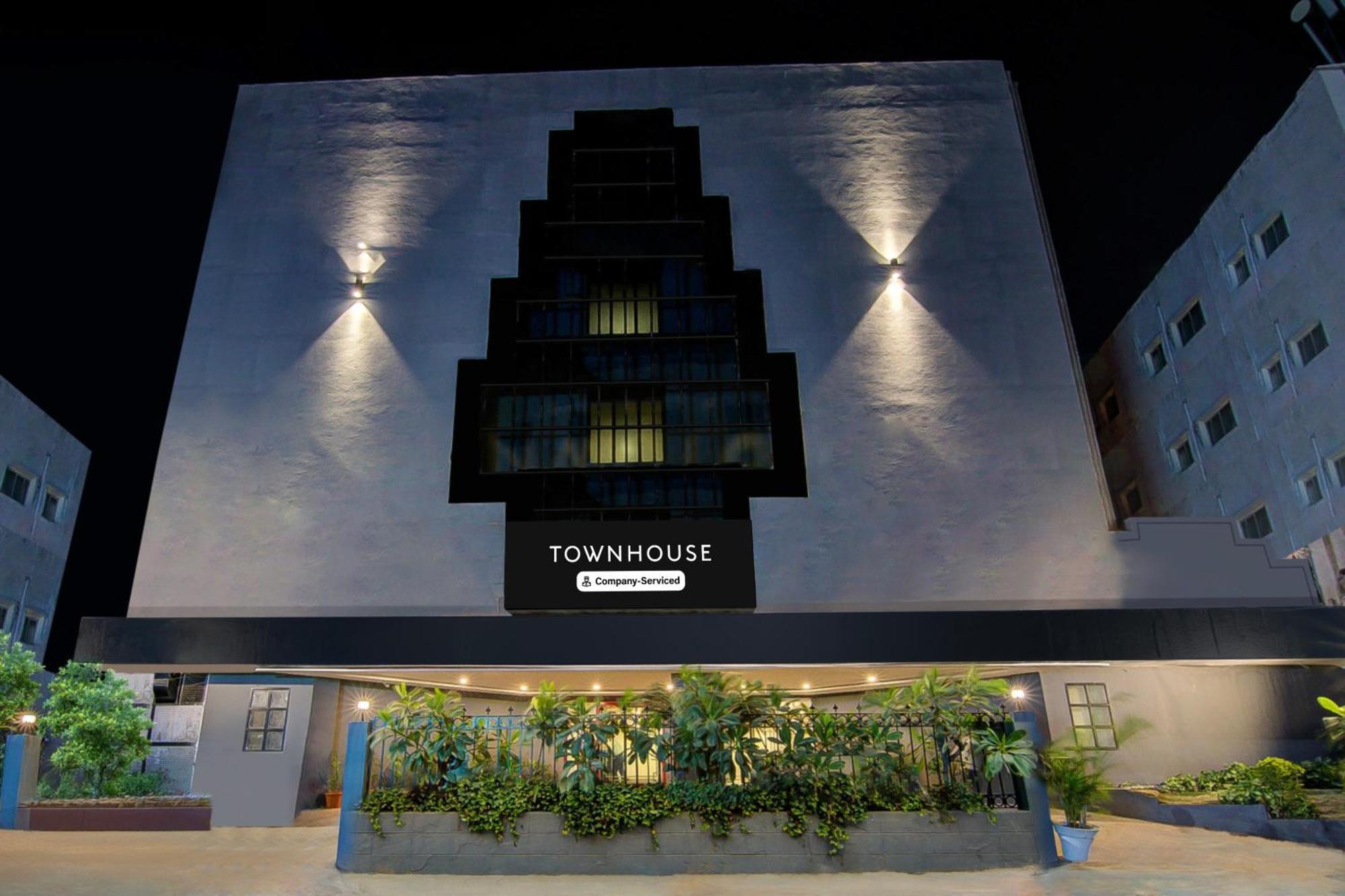 Super Townhouse Lakdikapul Hotel