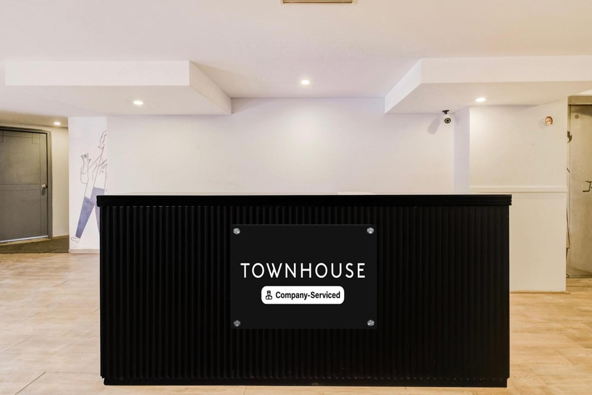 Super Townhouse Lakdikapul 4*