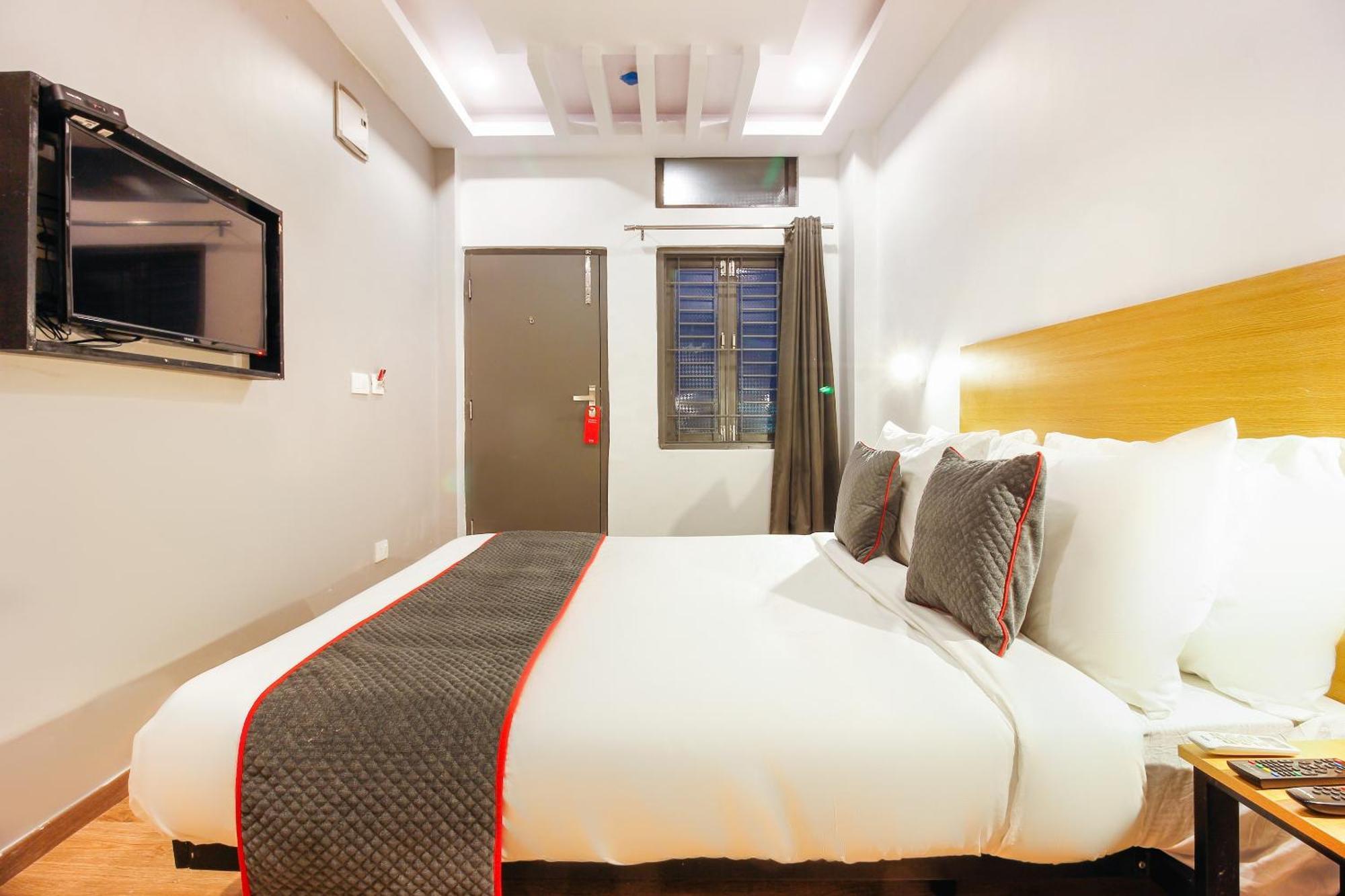 Hotel Super Townhouse Rcc Sunrise 4*