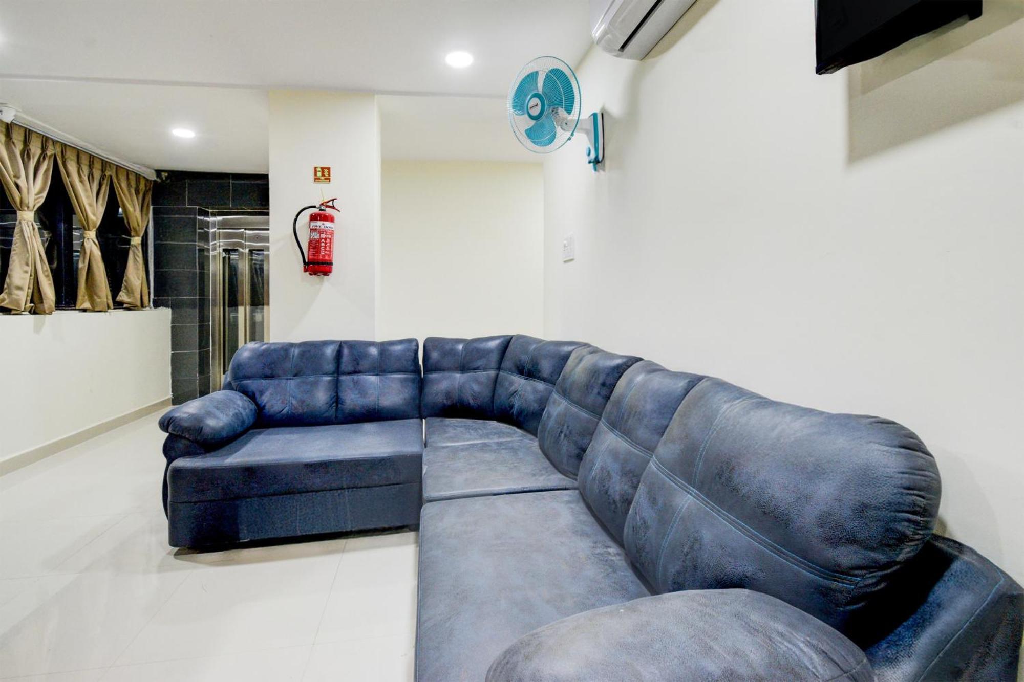 Super Townhouse Kukatpally North Formerly Munagala Arcade Hotel