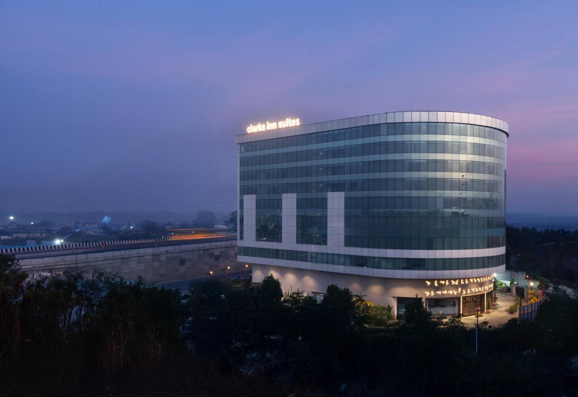 Clarks Airport Hotel 4*