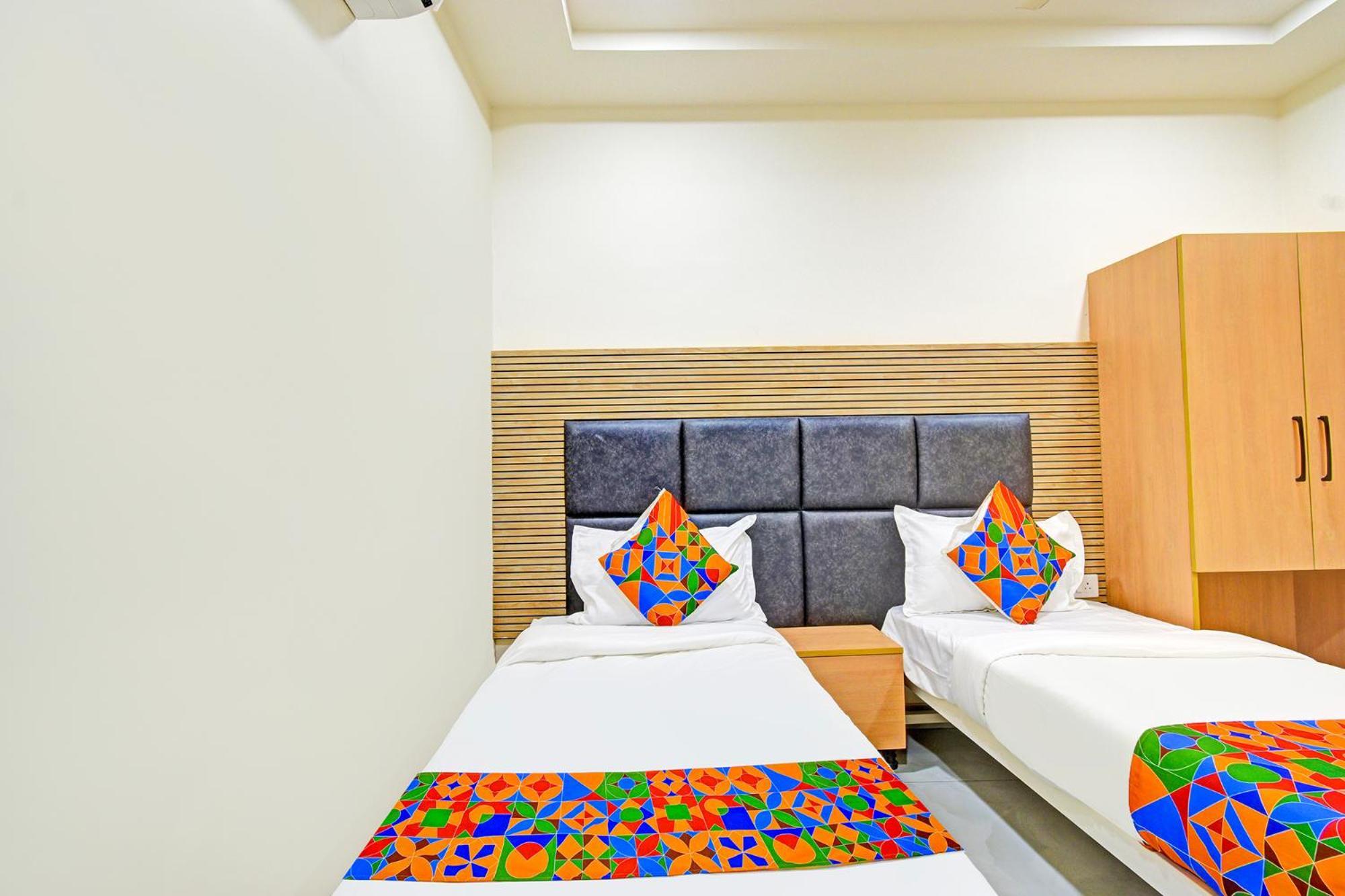 Fabhotel Lexus Grand Hotel