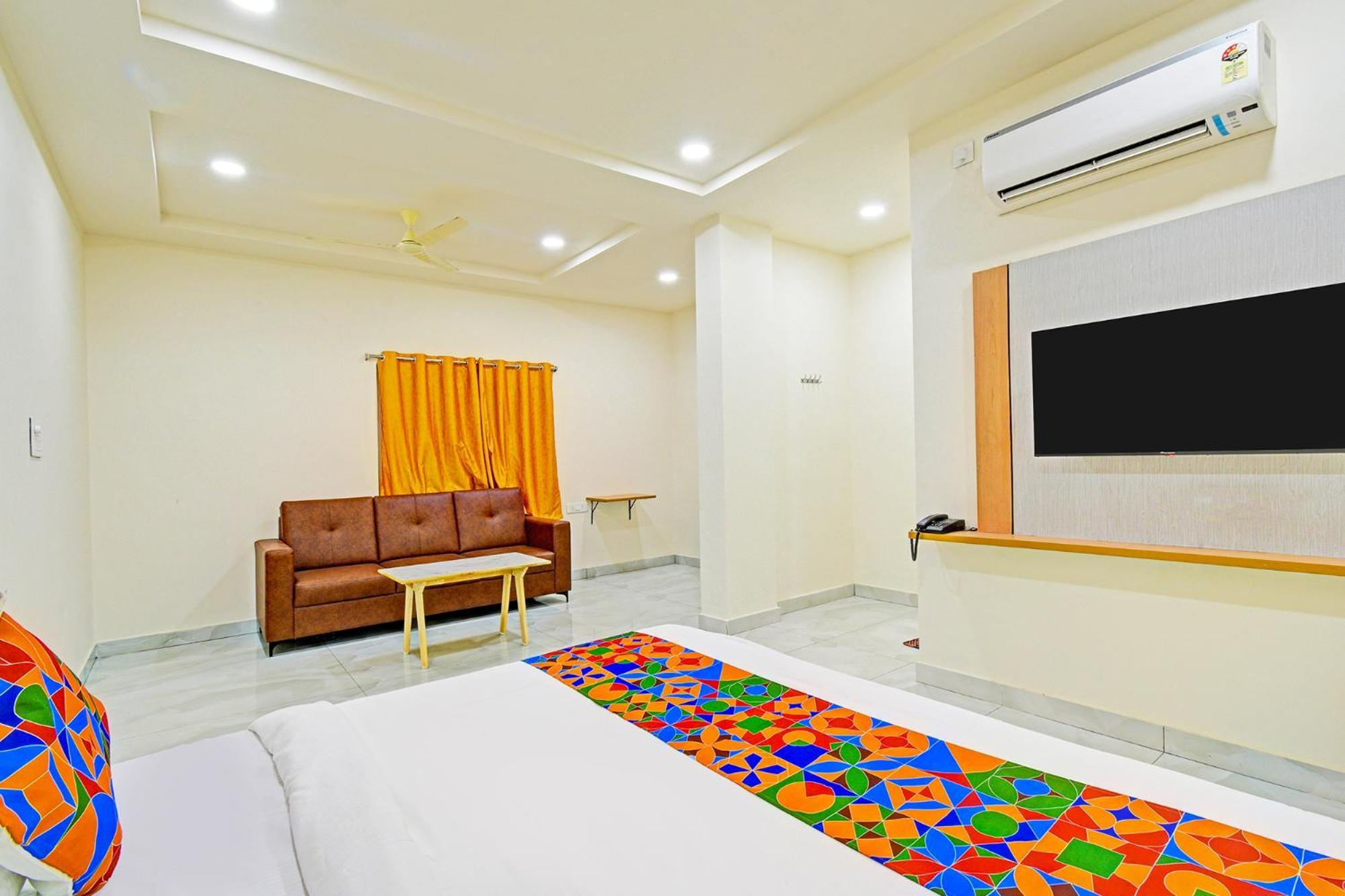 Fabhotel Lexus Grand Hotel