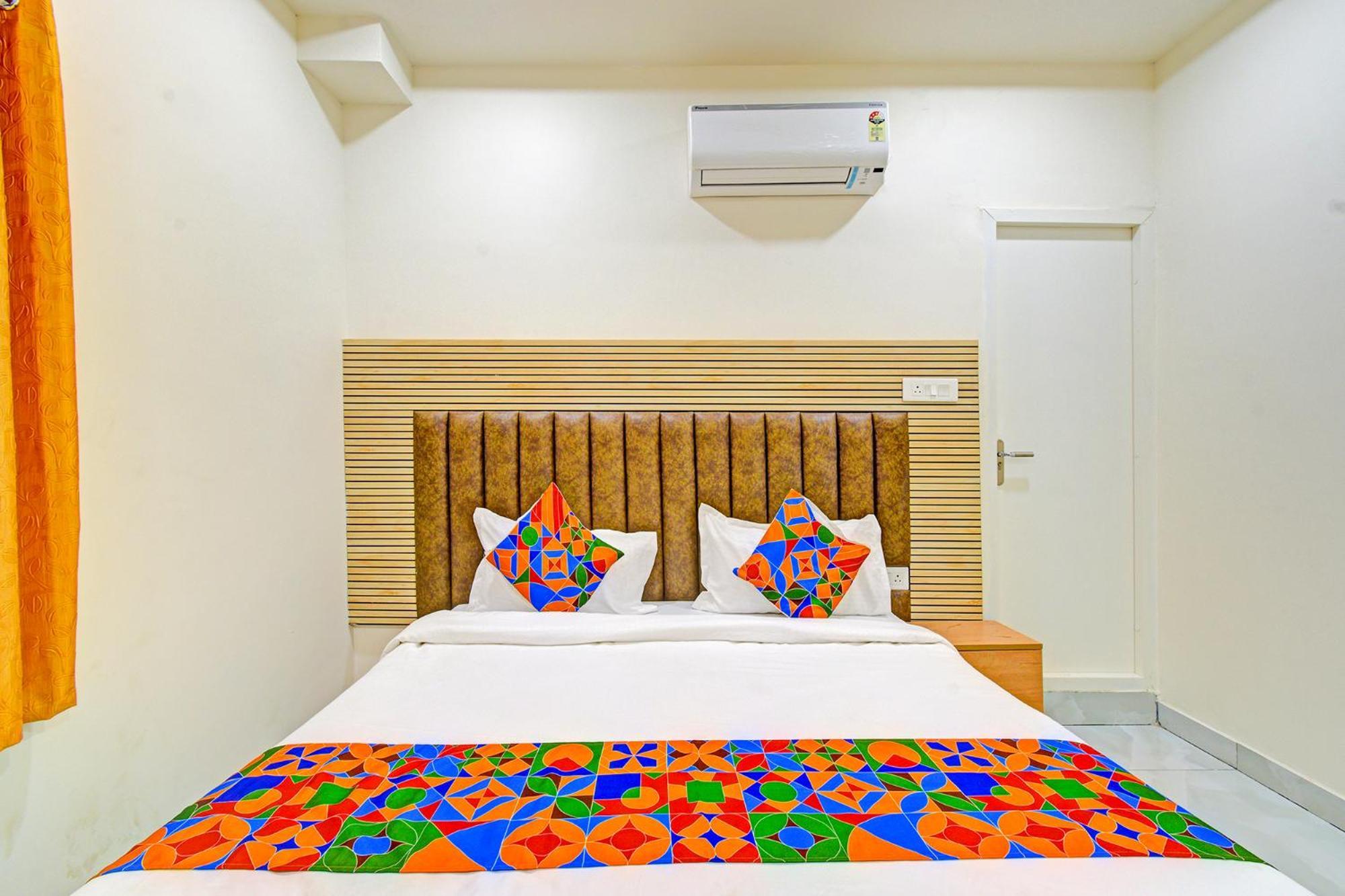 Hotel Fabhotel Lexus Grand