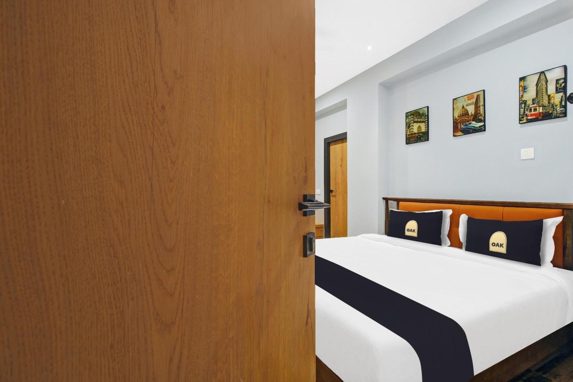 Super Townhouse Oak Hitec Near Image Hospital Hyderabad