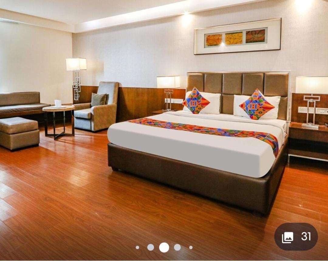 Blossoms Rooms Hotel Dunkin Grand- Beside Care Hospital- Banjara Hills- 20 Percent Off On Spa- 10 Percent Off On Room Service Food Order 3*