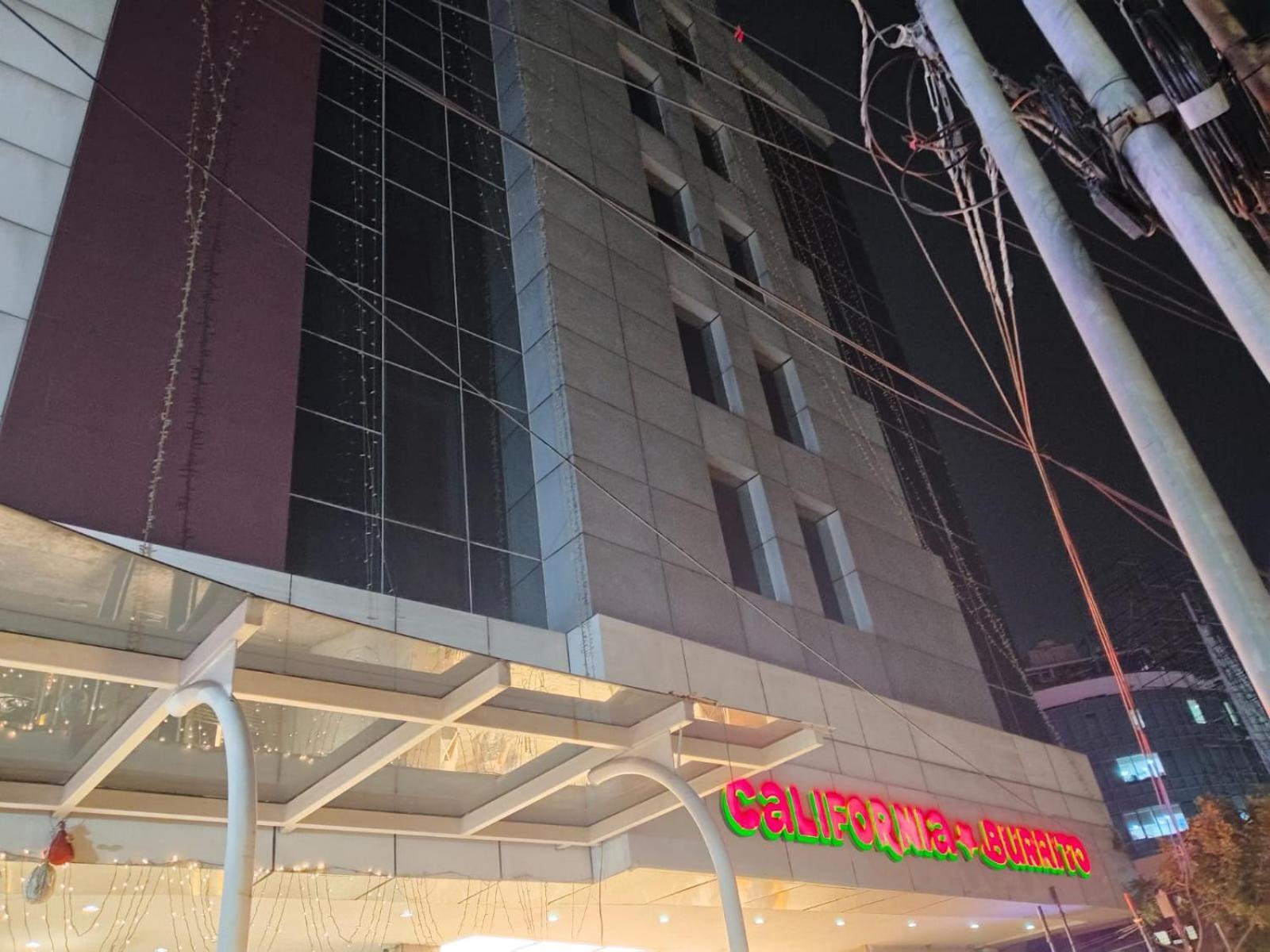 Hotel Blossoms Rooms Hotel Dunkin Grand- Beside Care Hospital- Banjara Hills- 20 Percent Off On Spa- 10 Percent Off On Room Service Food Order 3*