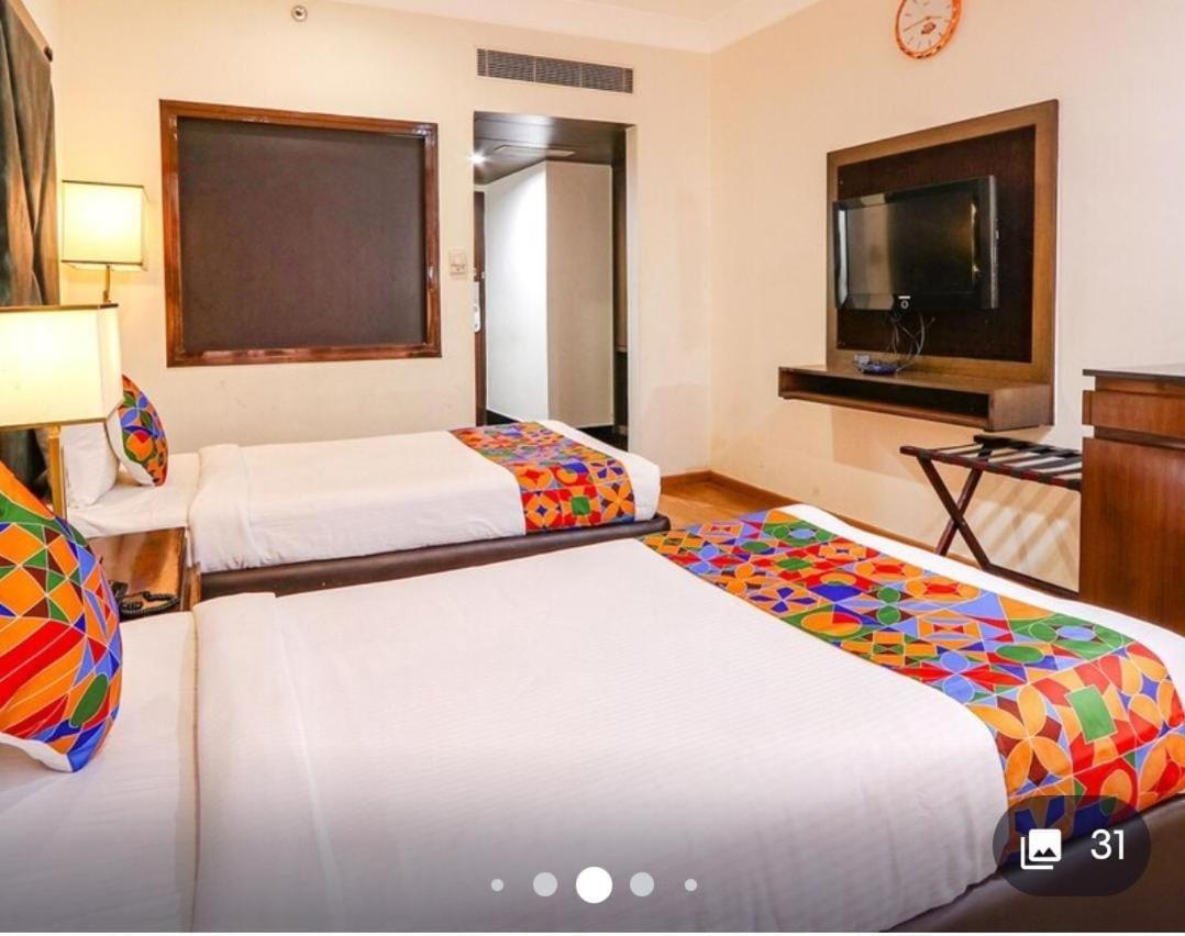 Blossoms Rooms Hotel Dunkin Grand- Beside Care Hospital- Banjara Hills- 20 Percent Off On Spa- 10 Percent Off On Room Service Food Order 3*