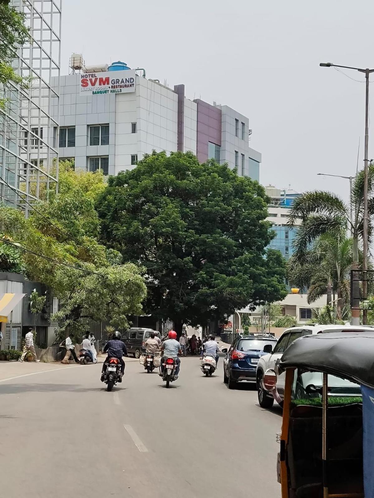 Blossoms Rooms Hotel Dunkin Grand- Beside Care Hospital- Banjara Hills- 20 Percent Off On Spa- 10 Percent Off On Room Service Food Order 3* Hyderabad