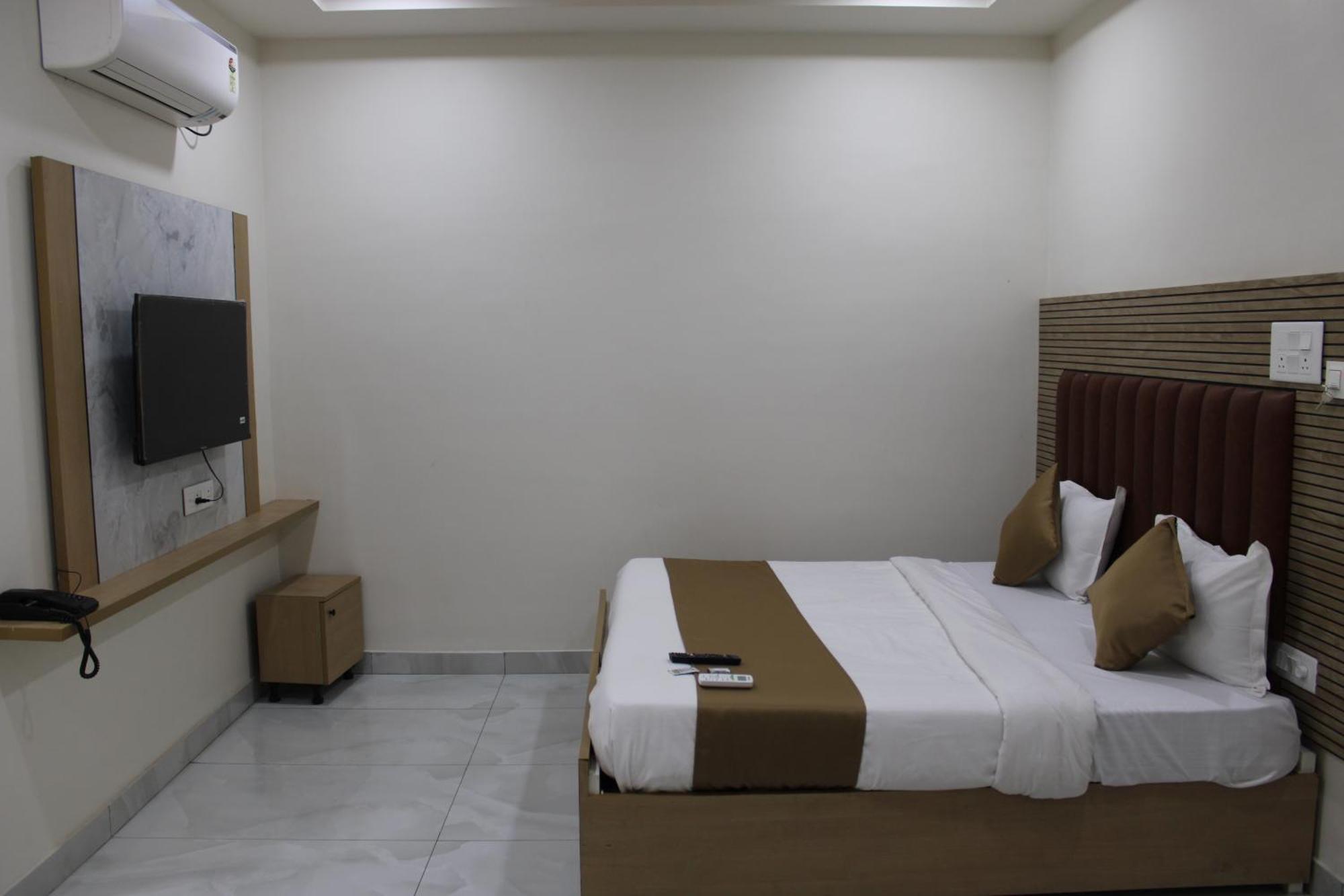 Vaarahi Chanda Nagar, Near Hitech 3* Hyderabad