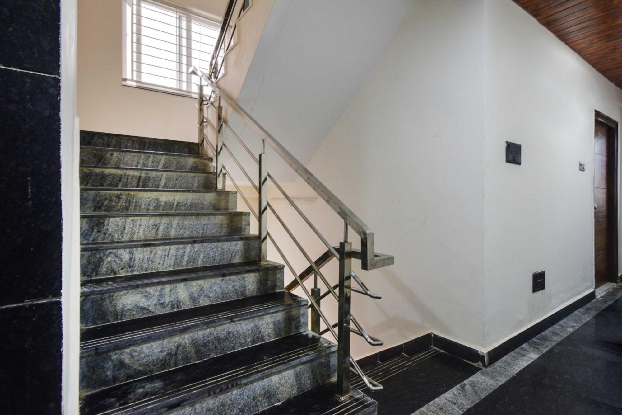 Hotel Super O Gachibowli Near Isb