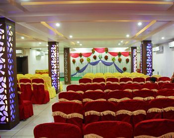 Oyo 13494 Nakshatra Hotel