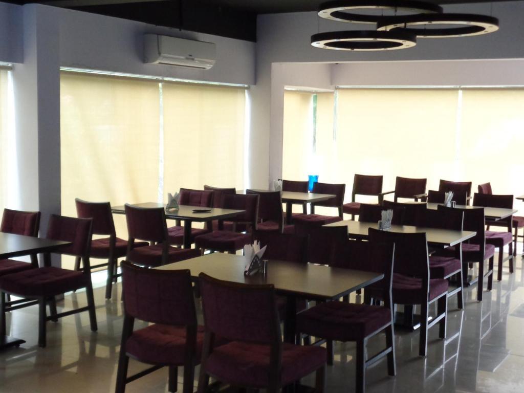 Hotel Oyster Airport 3*