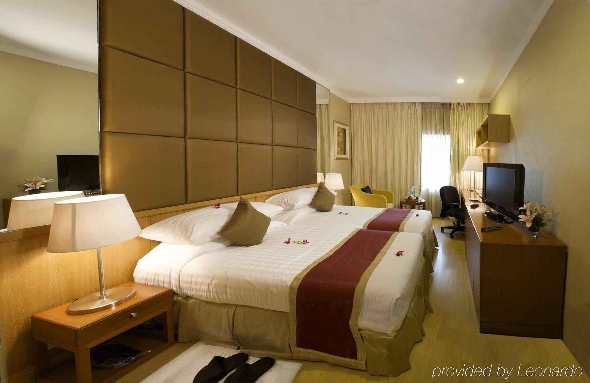 Hotel Ellaa Gachibowli 5*