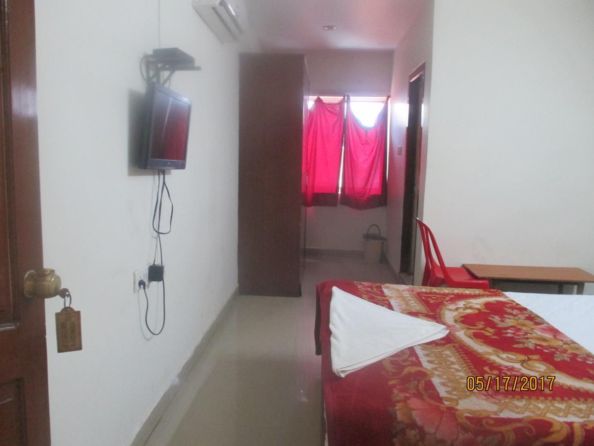 Sri Sai Ganesh Lodge *