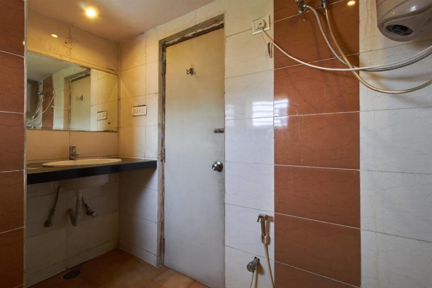 Hotel Fabhotel Royal Residency Ii - Nr Lakdikapul Metro Station 3*