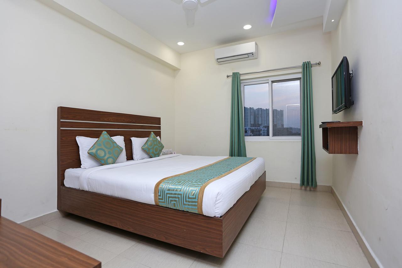 Hotel Oyo 8941 Golden Leaves 3*