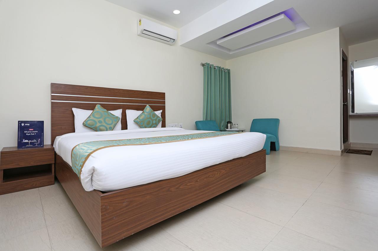 Hotel Oyo 8941 Golden Leaves 3*