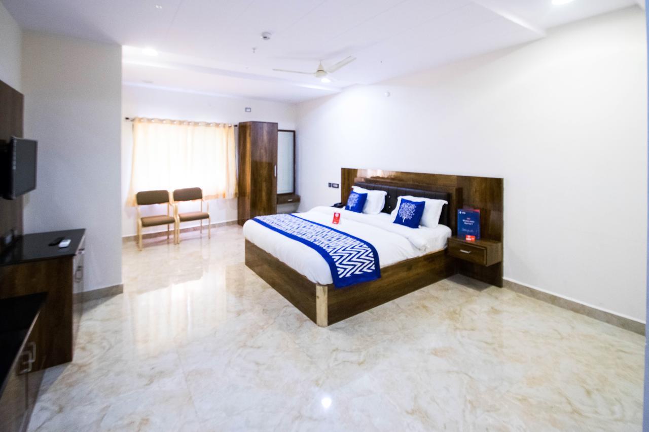 Collection O 5302 Bhadra Grand Hyderabad