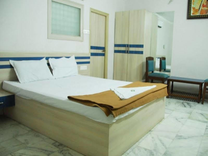 Oyo 13494 Nakshatra Hotel Hyderabad
