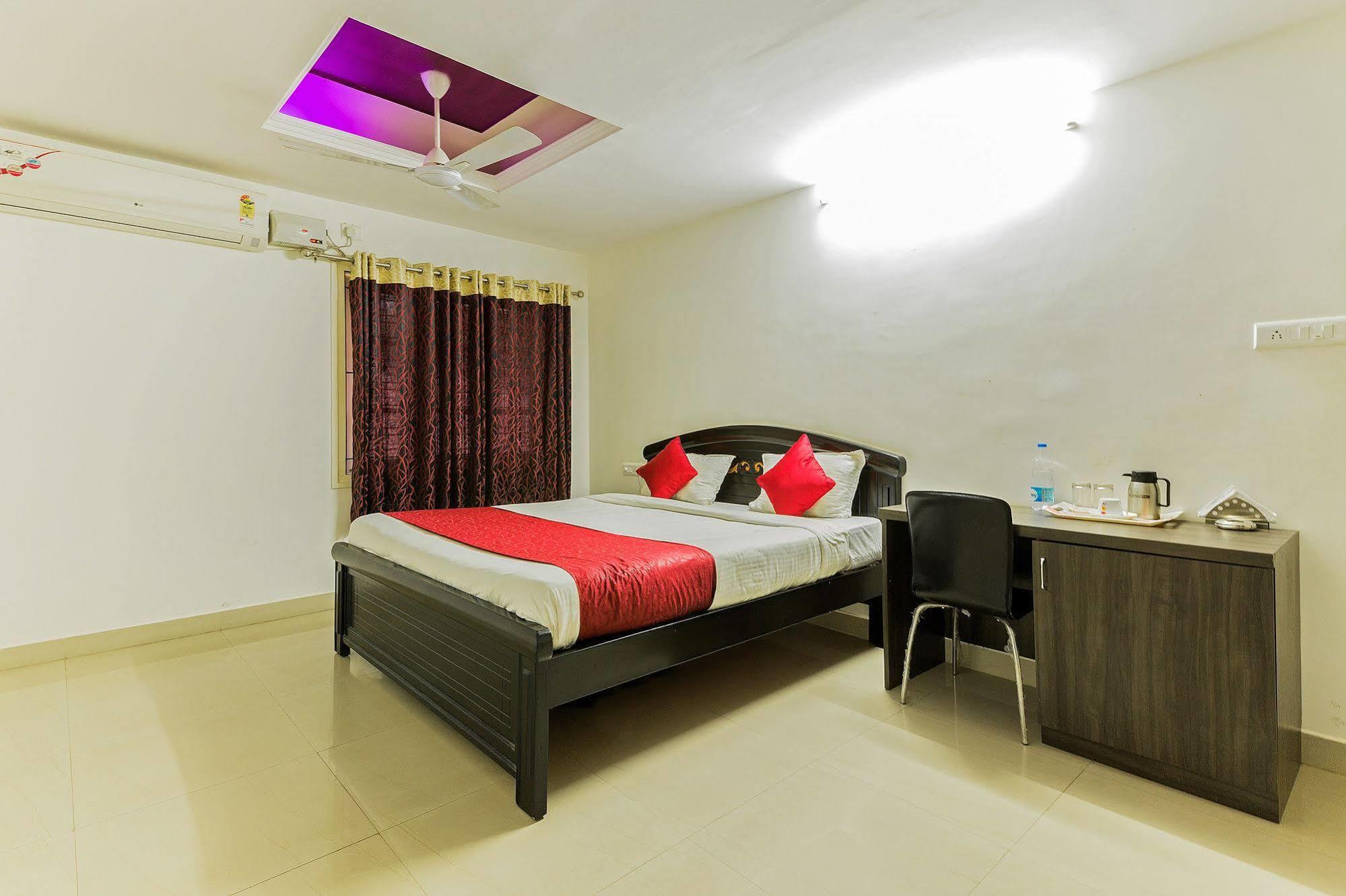 Zo Manikonda Hotel 3*