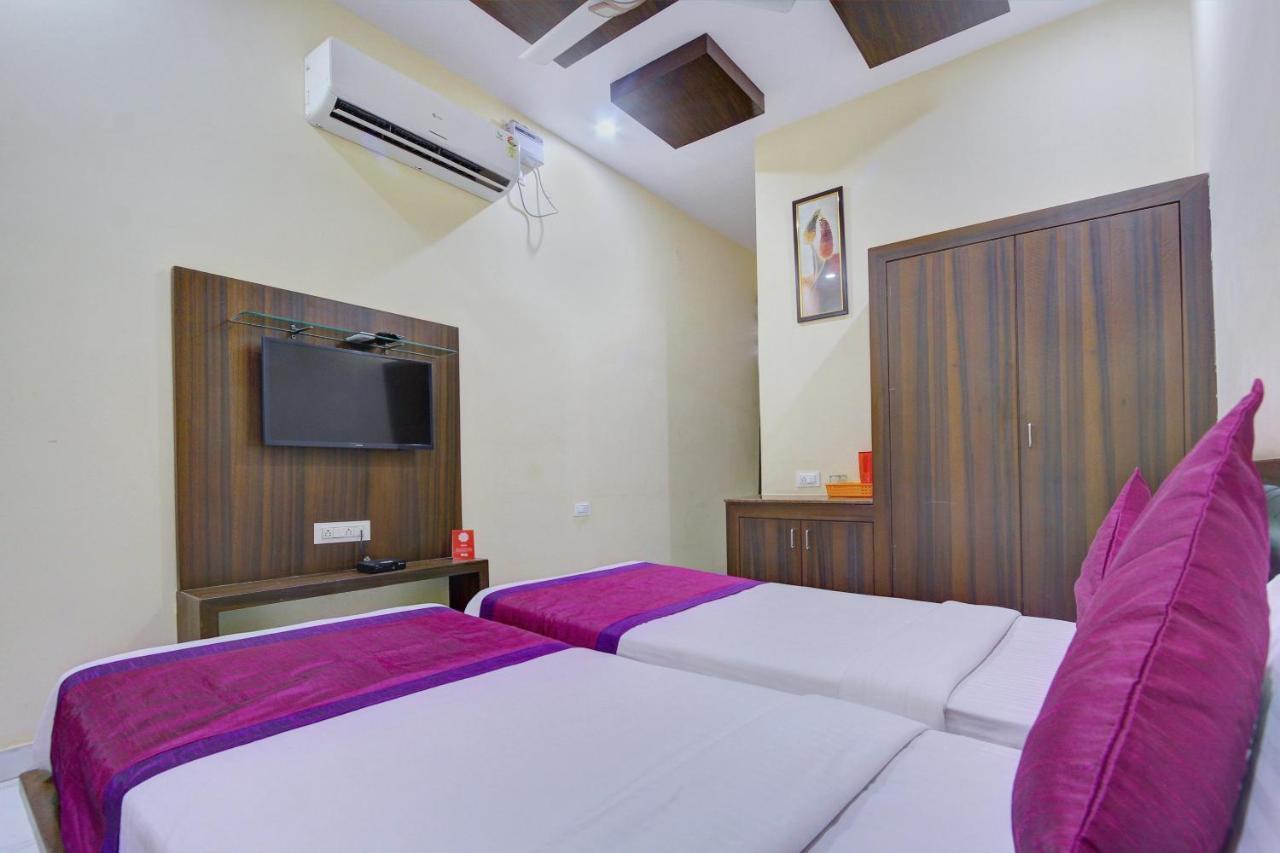 Hotel Oyo 7627 Royal Plaza 3*