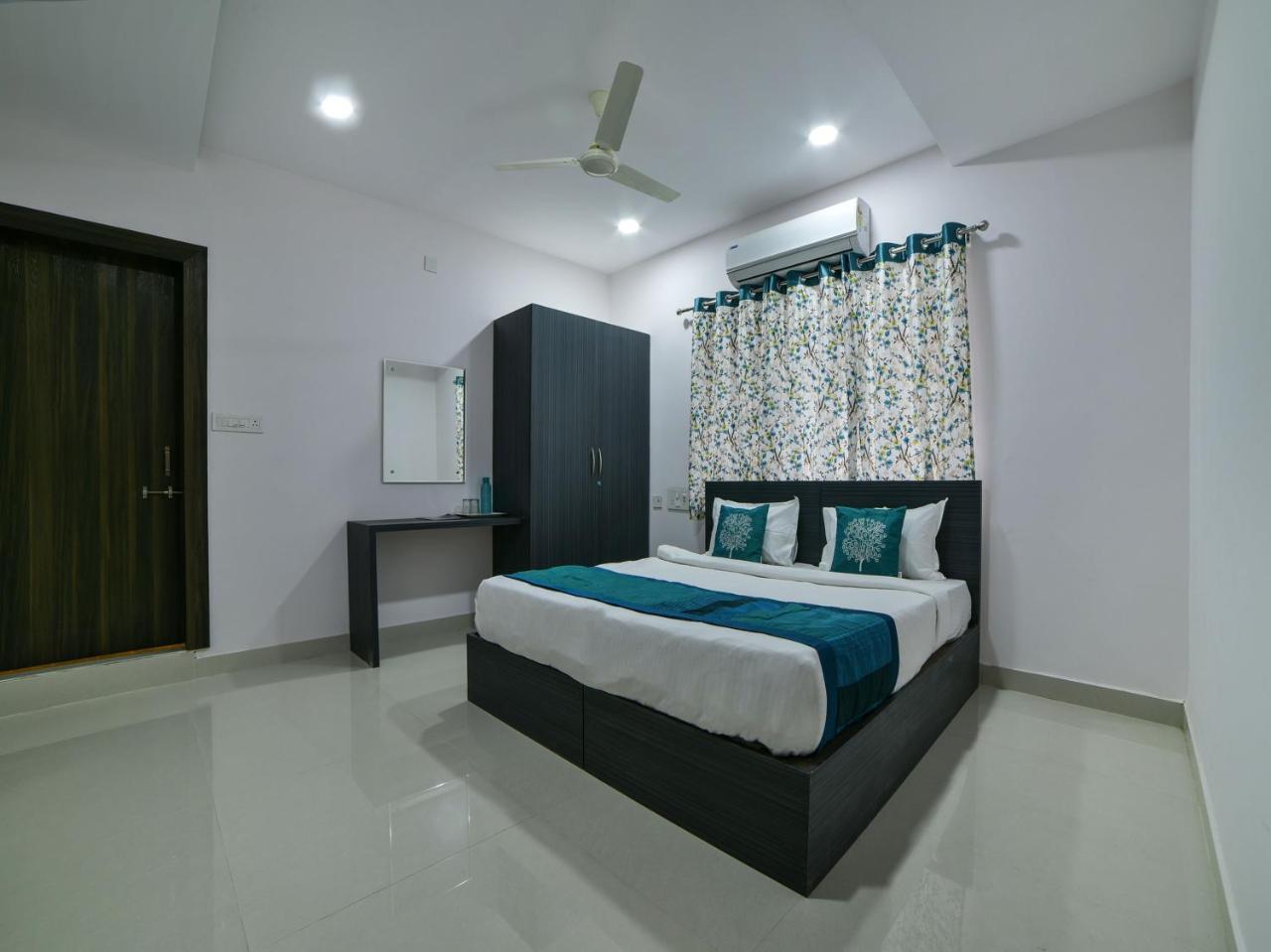 Hotel Oyo 16432 Sri Rama 3*