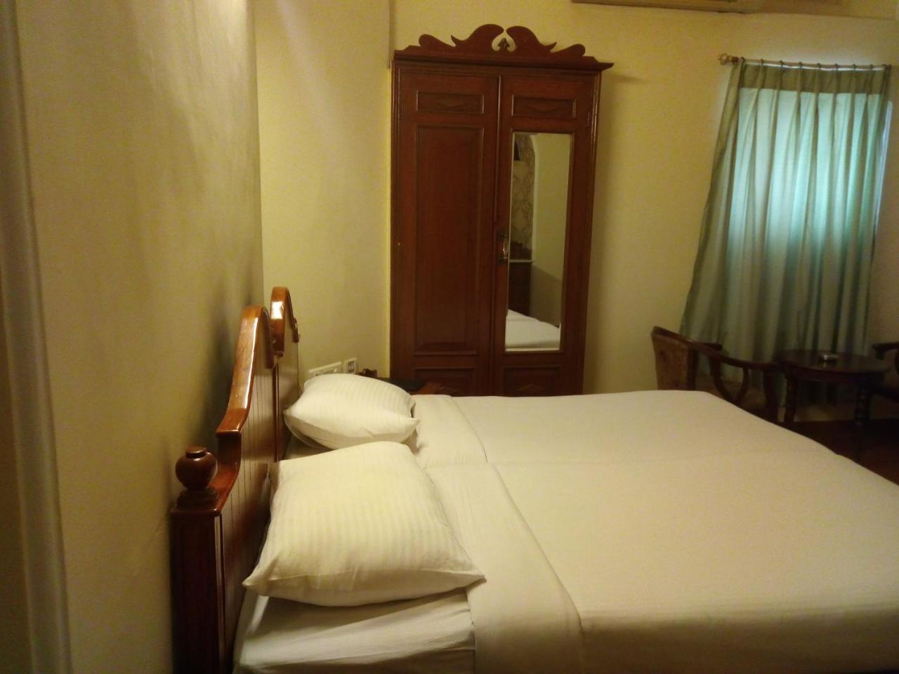 Taj Mahal Abids 2*