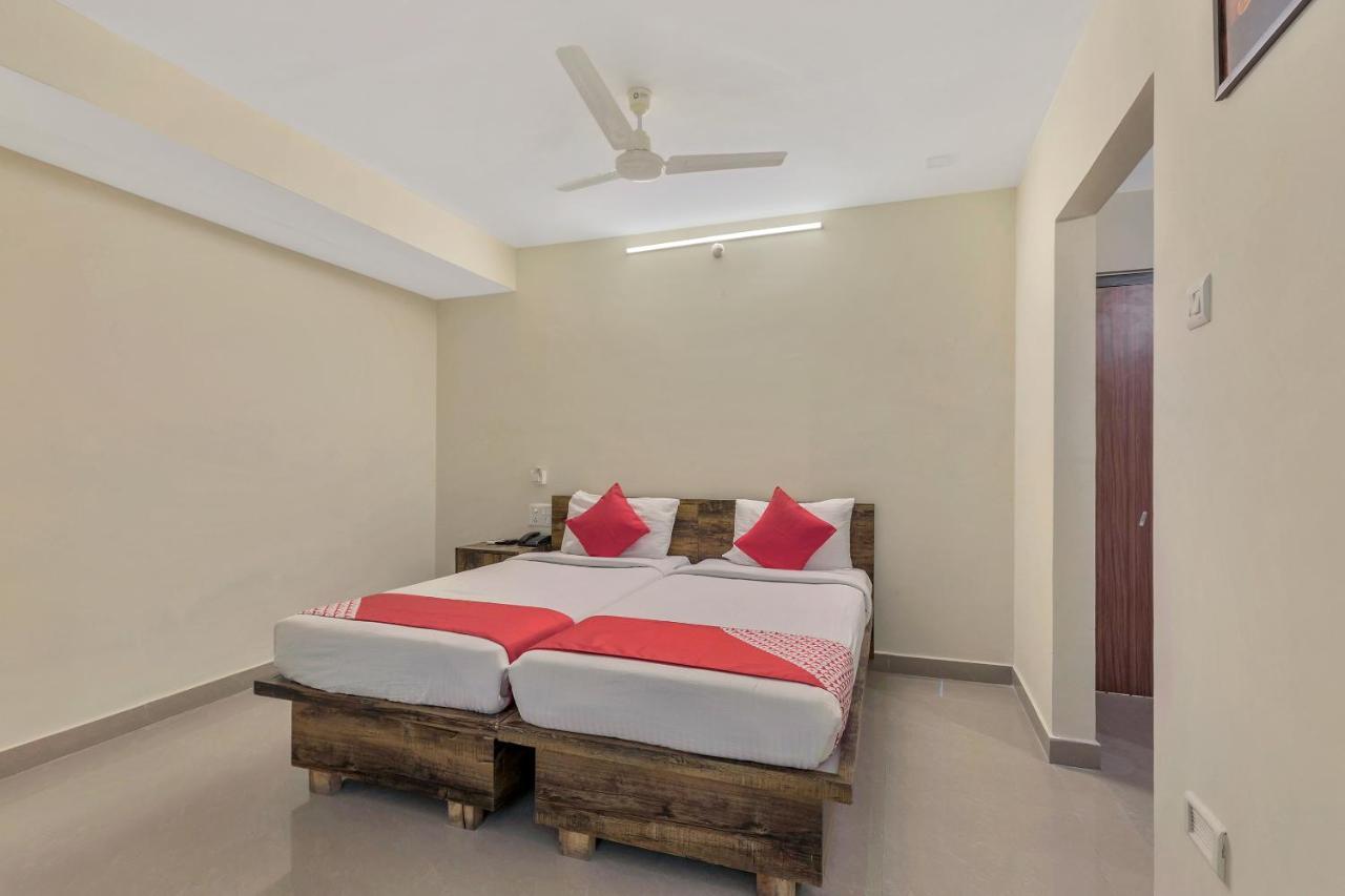 Hotel Oyo 11969 Lotus Grand Hyderabad