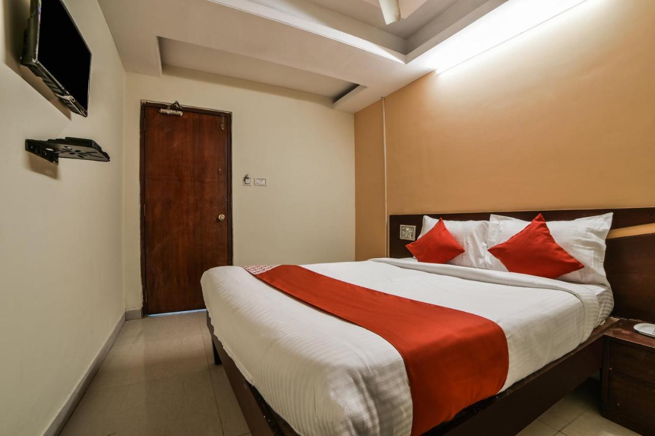 Oyo 16061 Holly Hock Hotel Hyderabad