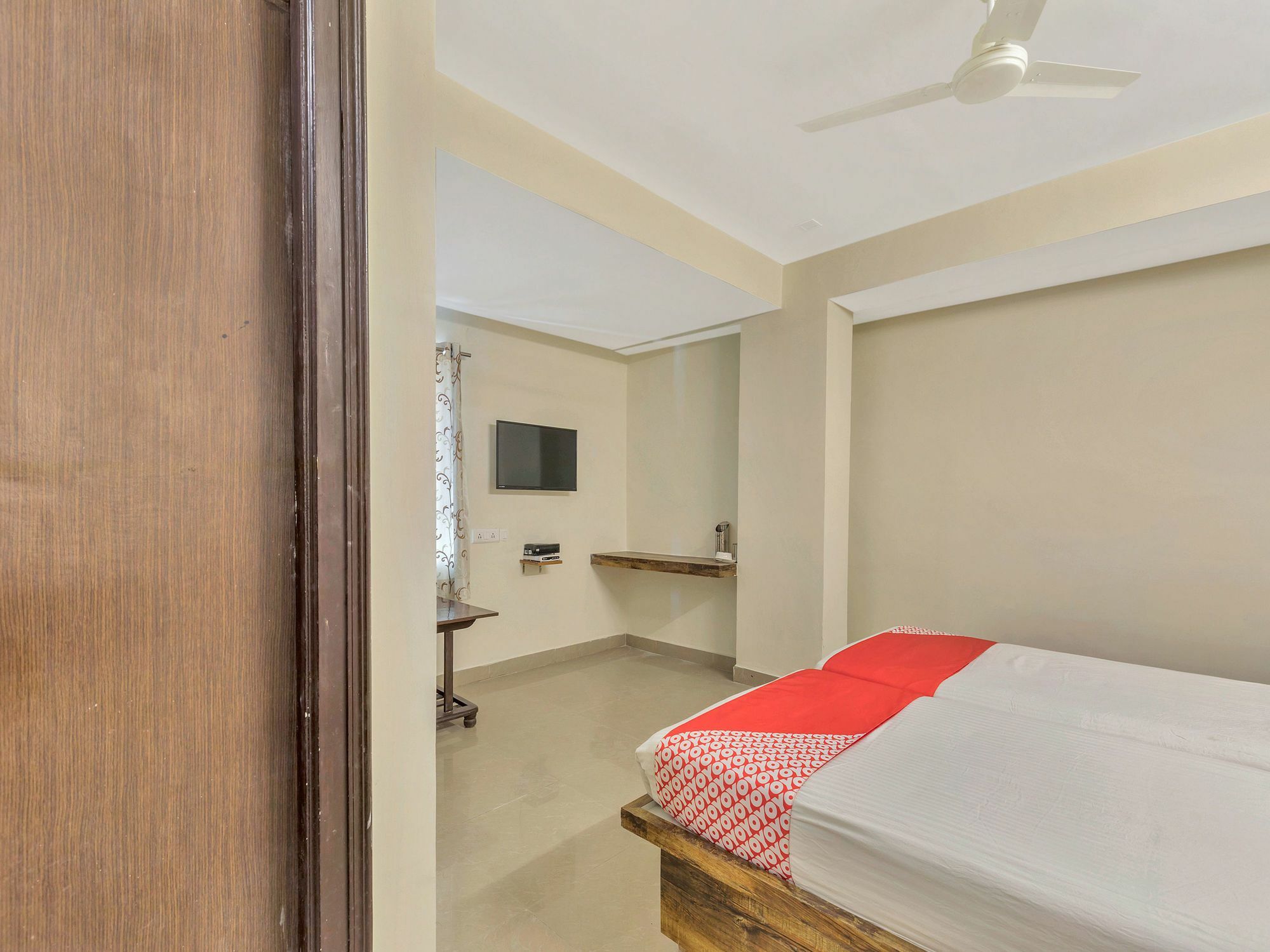 Oyo 11969 Lotus Grand Hotel