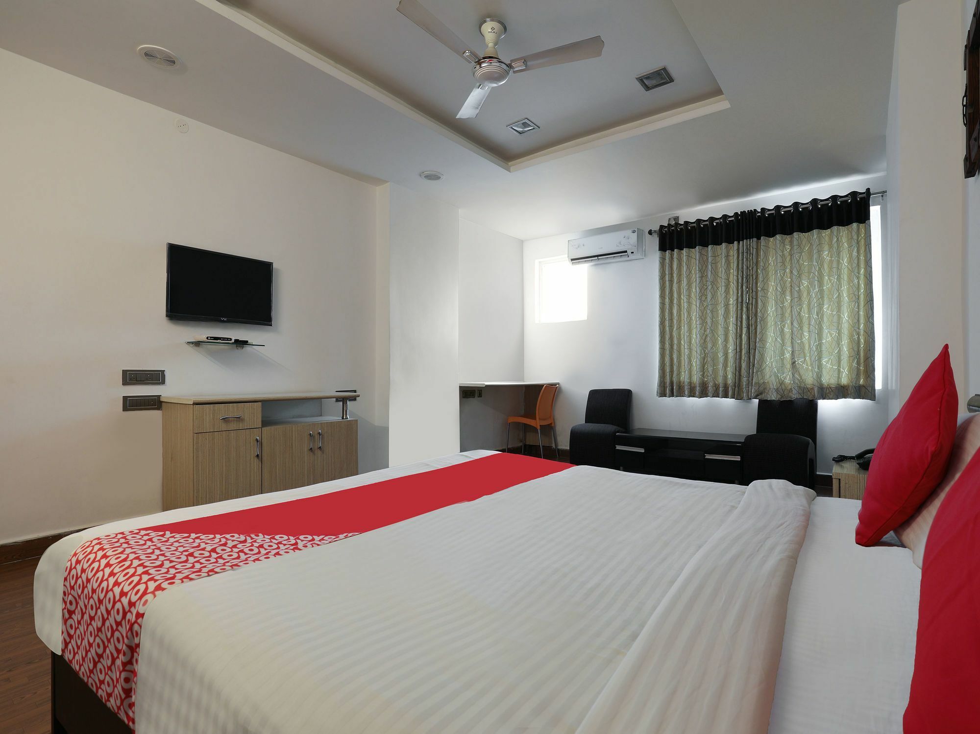 Oyo 986 Akhand Homes Hyderabad