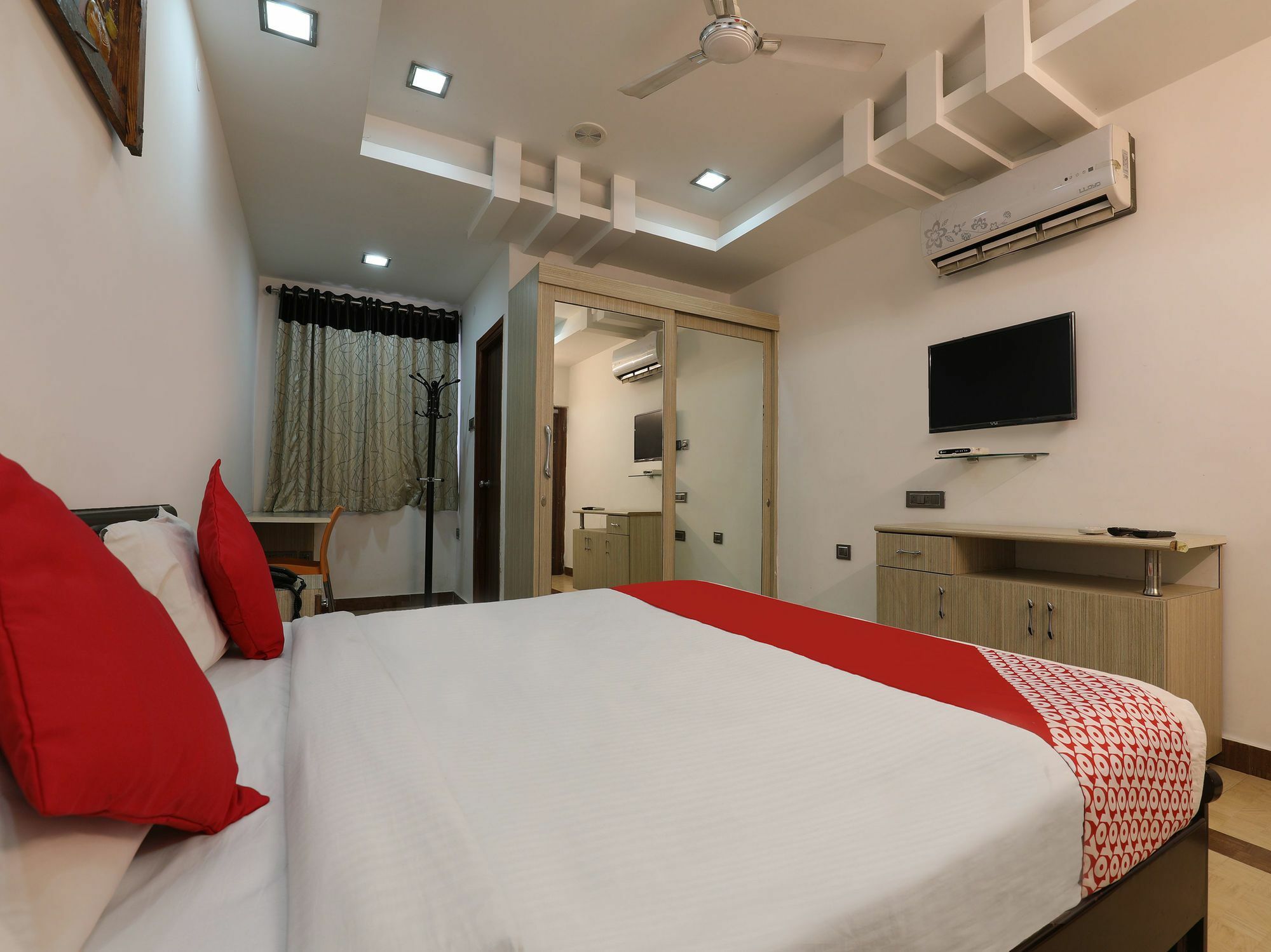 Hotel Oyo 986 Akhand Homes 3*
