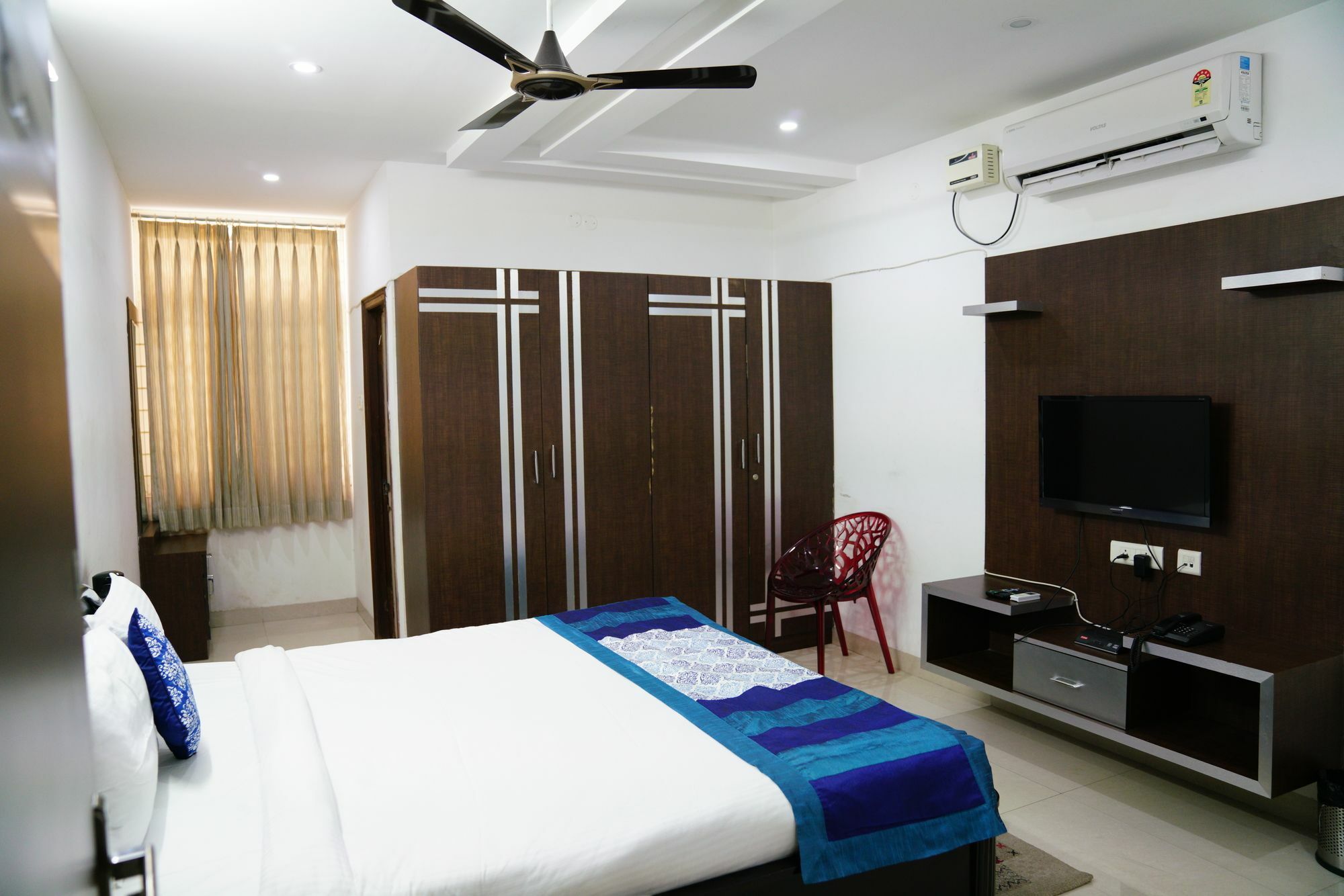 Hitech Shilparamam Apartment *