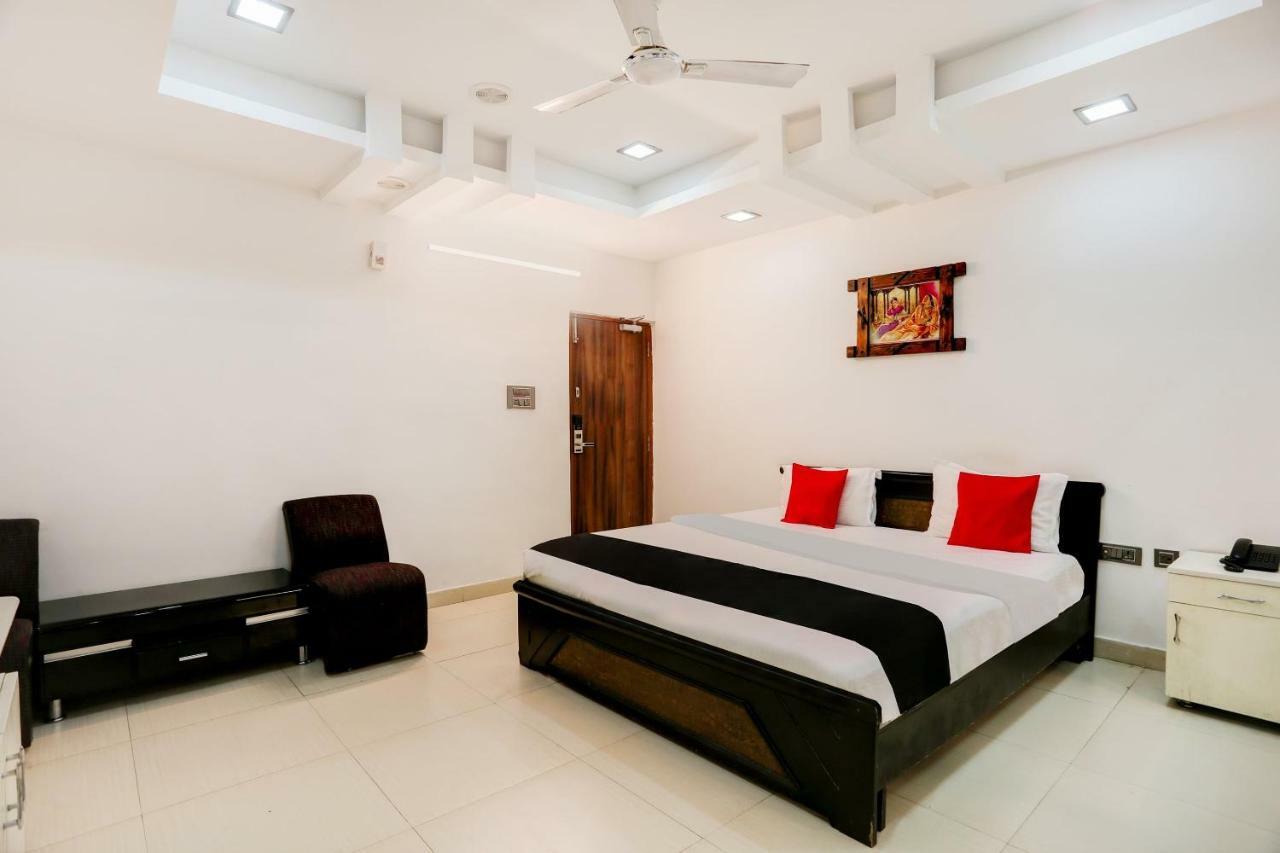 Hotel Oyo 986 Akhand Homes 3*