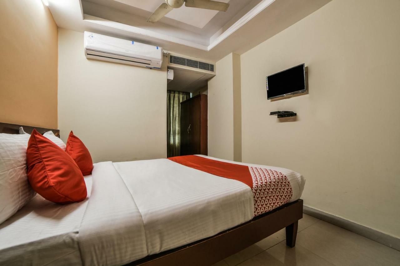 Oyo 16061 Holly Hock Hotel Hyderabad