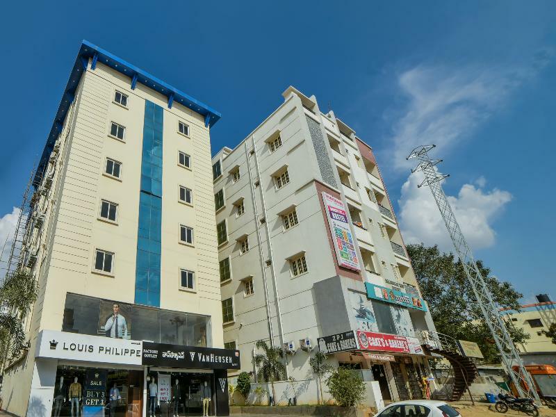 Oyo 23589 Crown Palace Hotel 2*
