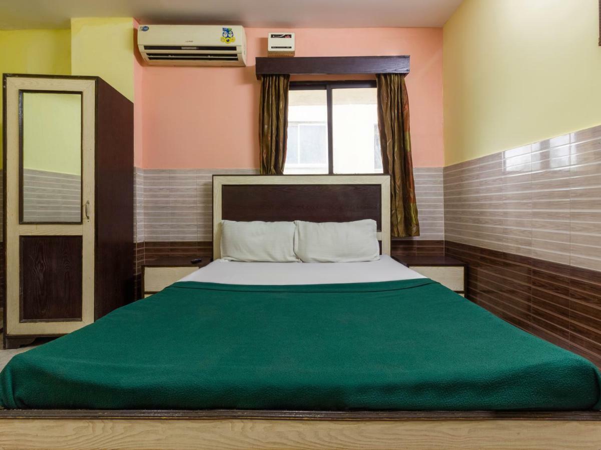 Spot On 46066 Azizia Residency Spot Hotel 3*