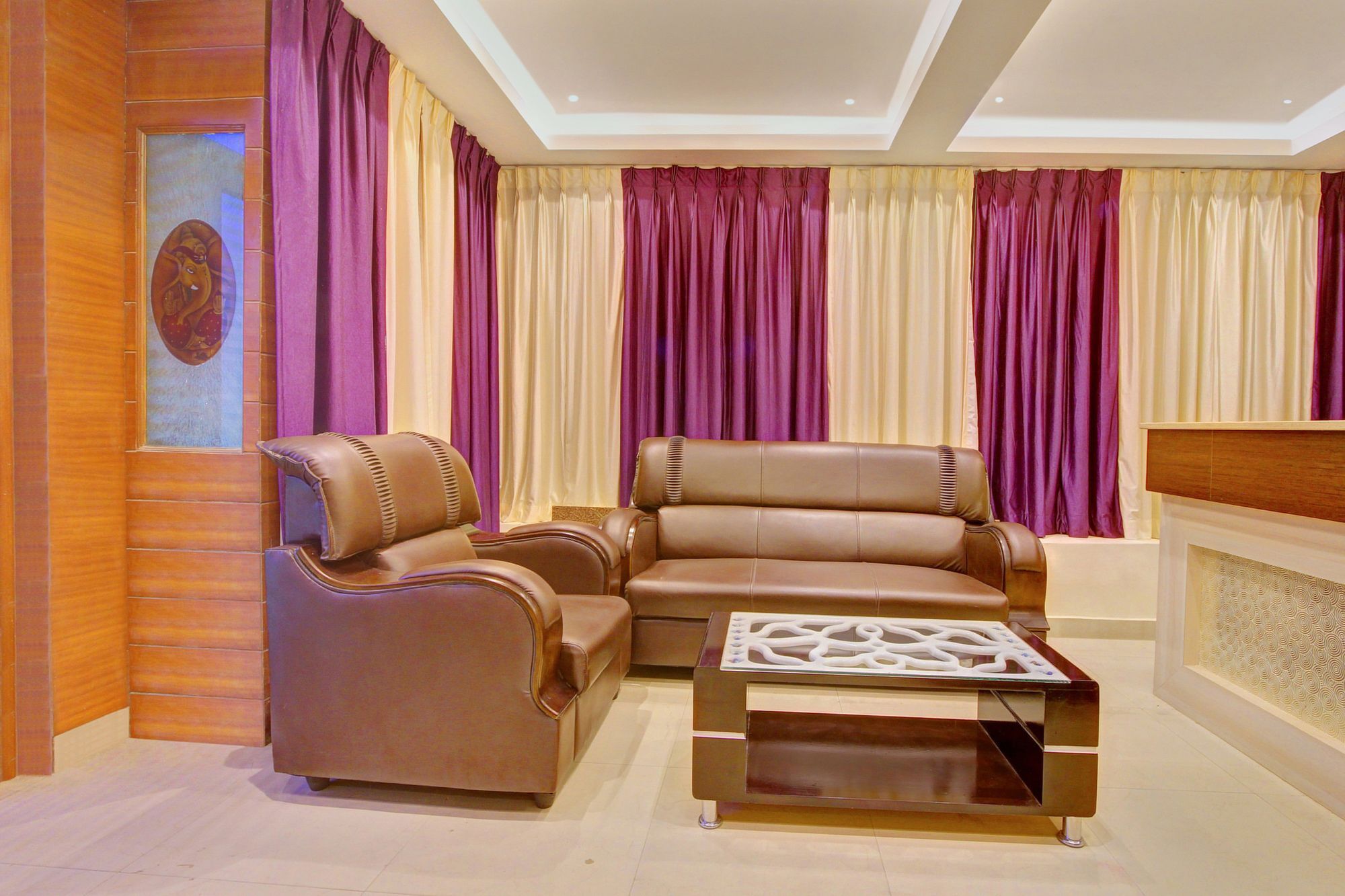 Oyo 11412 Svs Luxury 2*