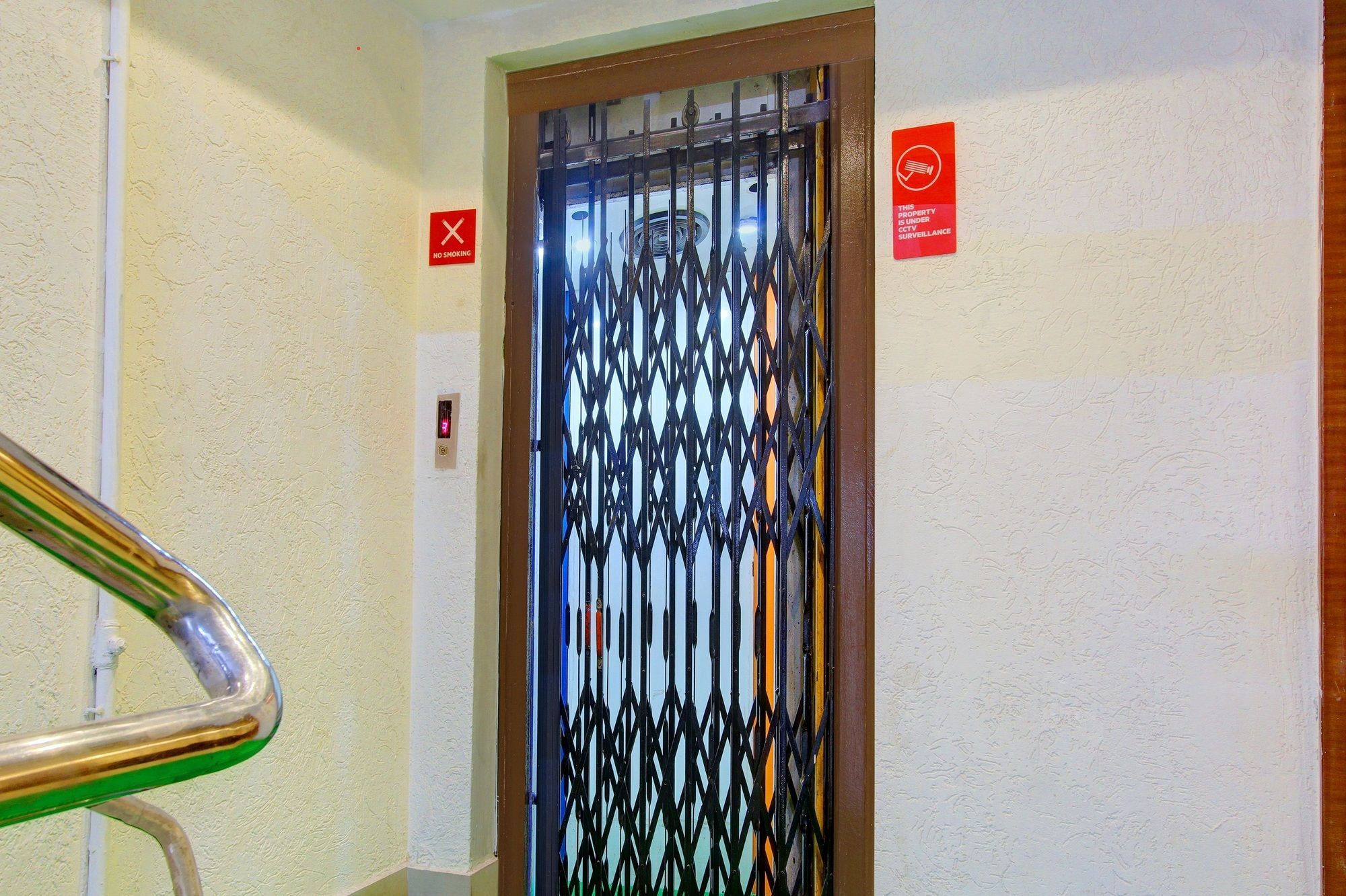 Hotel Oyo 11412 Svs Luxury