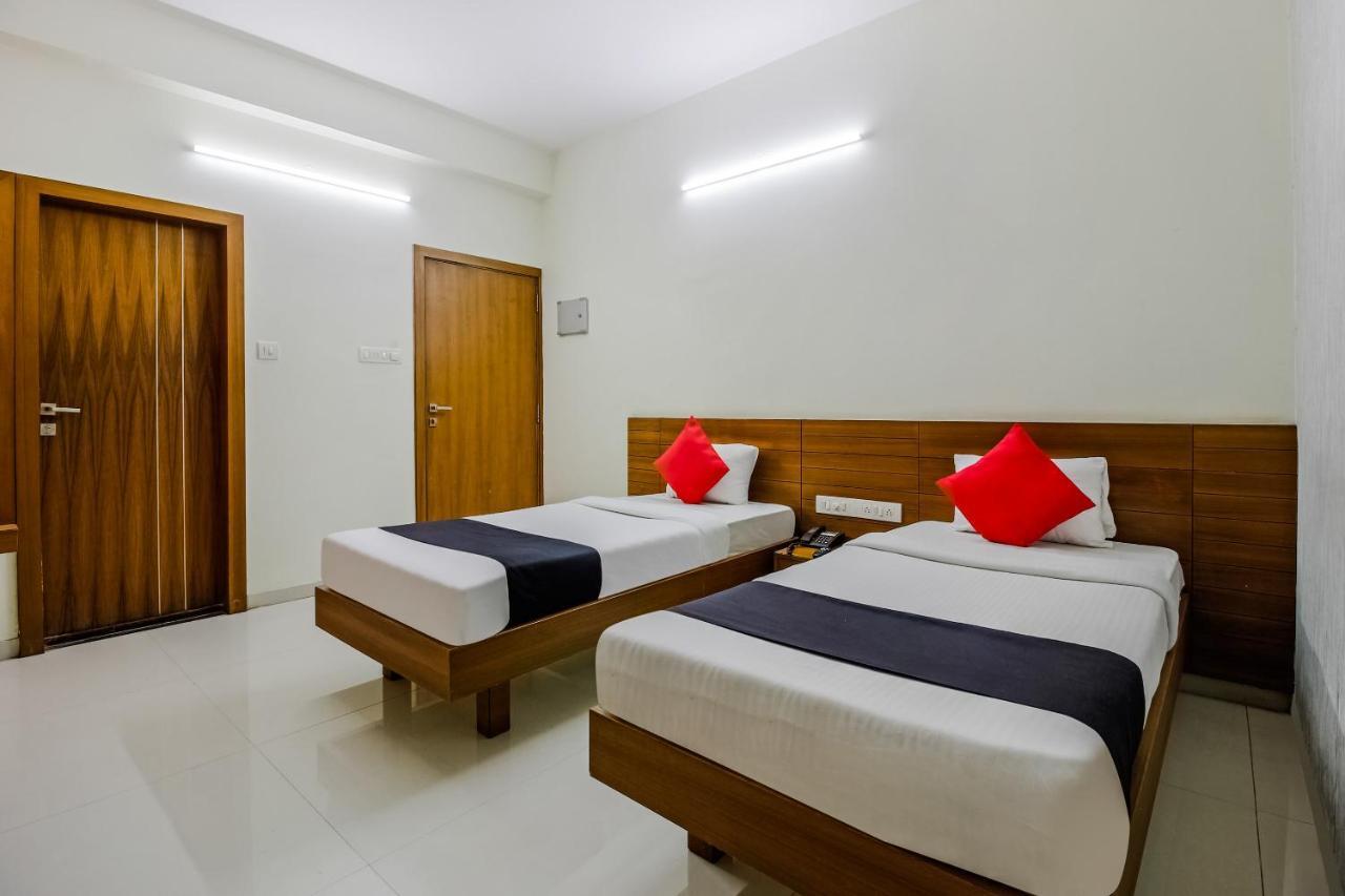 Oyo 14500 Hill View Hyderabad